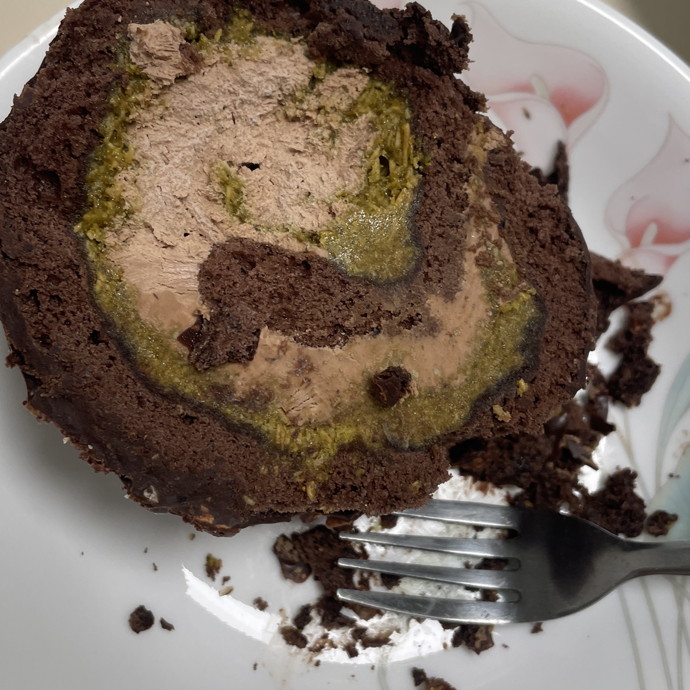 [KREAM 단독] tongtonge Dubai Style Chocolate Roll Cake 착용 스타일