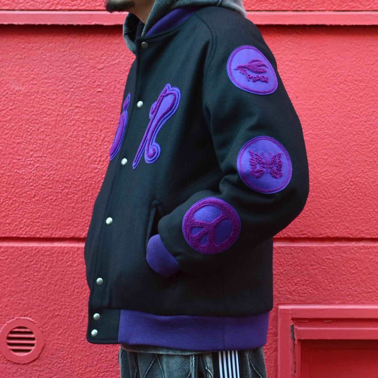 Needles x Nomarhythm Textilepatch Varsity Jacket Black 착용 스타일 - 1