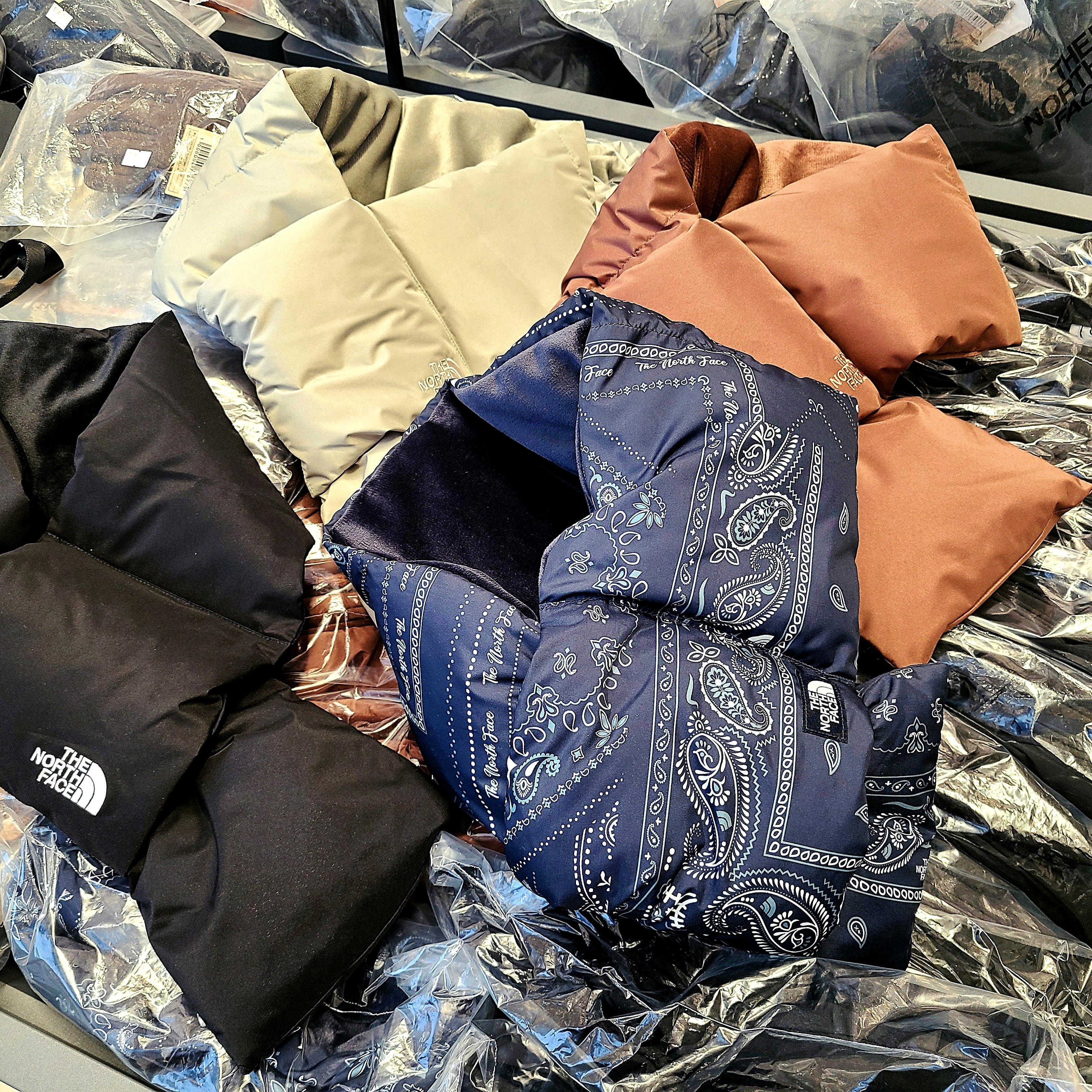 The North Face Novelty Snow Mule Navy - 25FW, The North Face T-Ball Muffler Navy -25FW 착용 스타일 - 2
