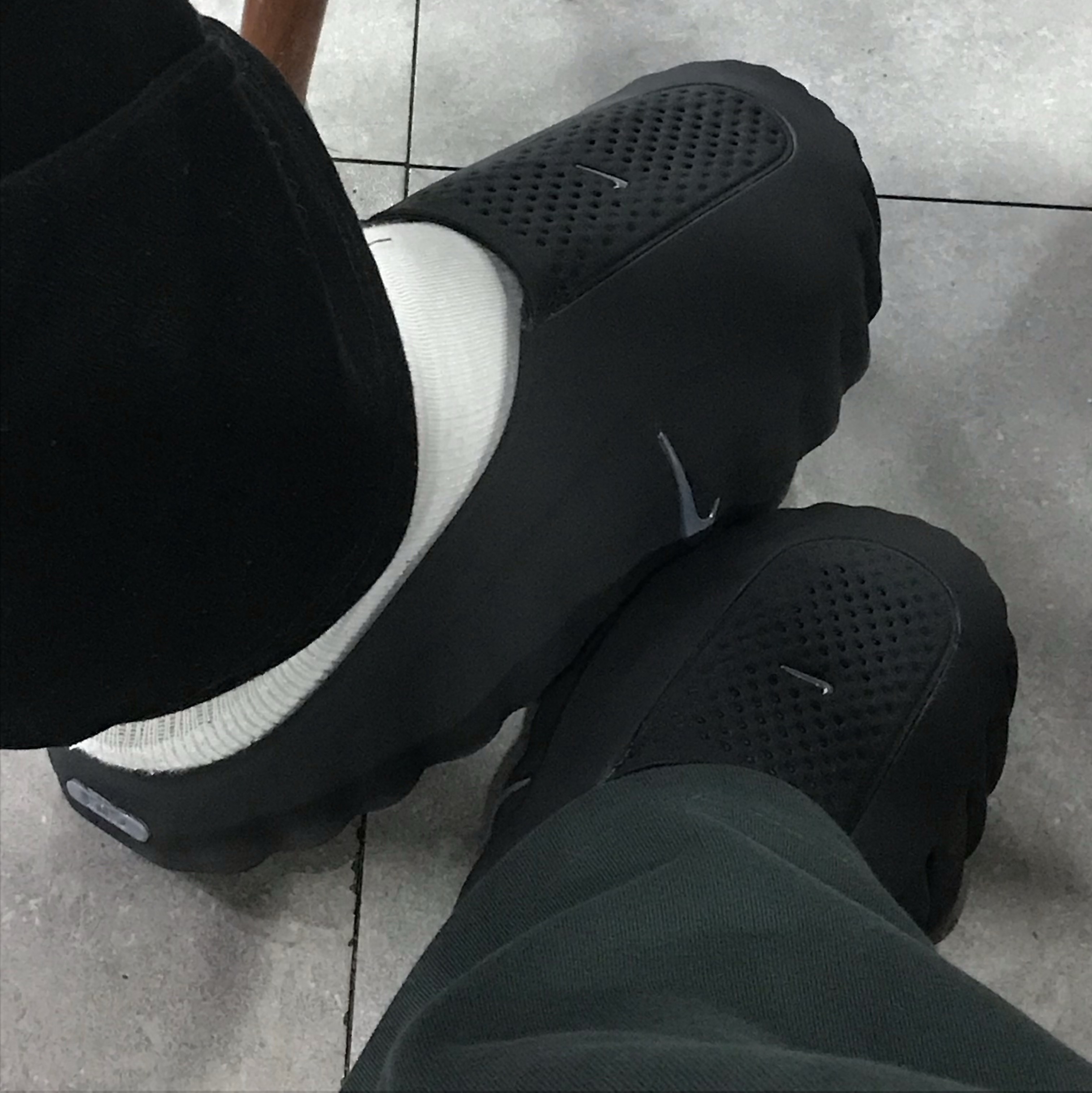 Nike Mind 001 Black Chrome 착용 스타일 - 3