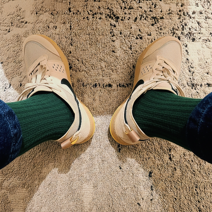 Nike C1TY Desert Khaki Parachute Beige 착용 스타일