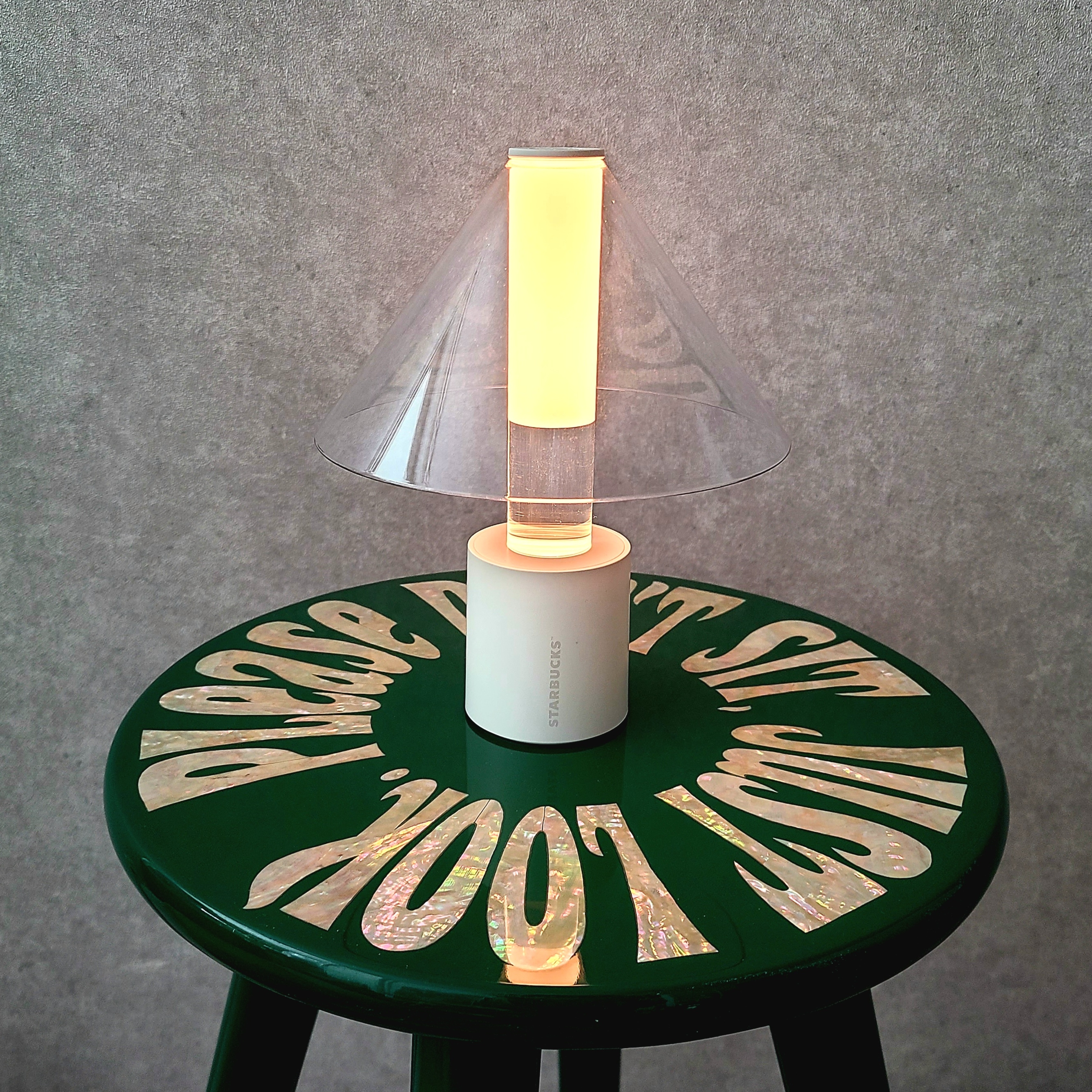 Starbucks x Bonakia Portable Lamp K White 착용 스타일