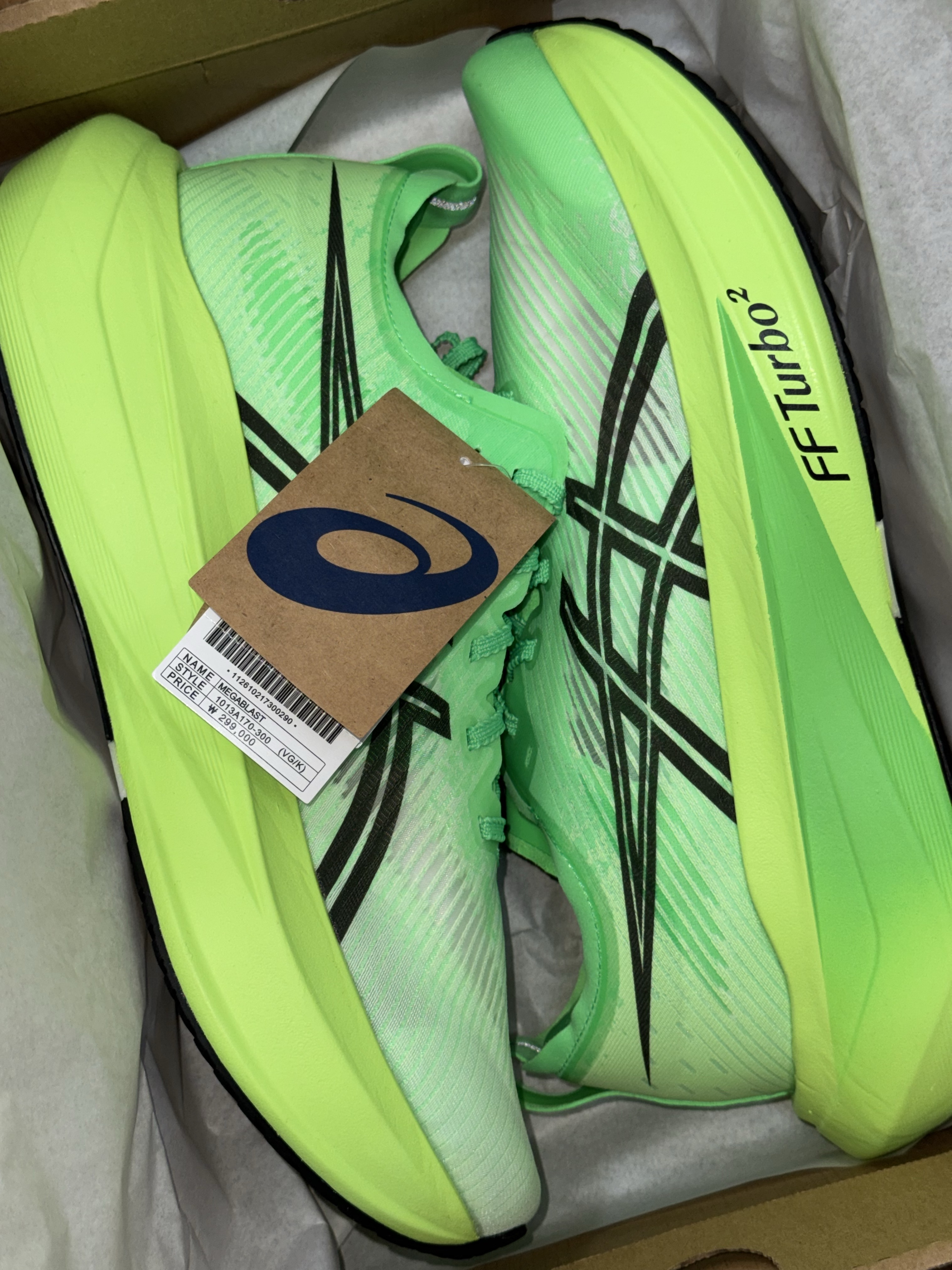 Asics Megablast Vital Green Black 착용 스타일