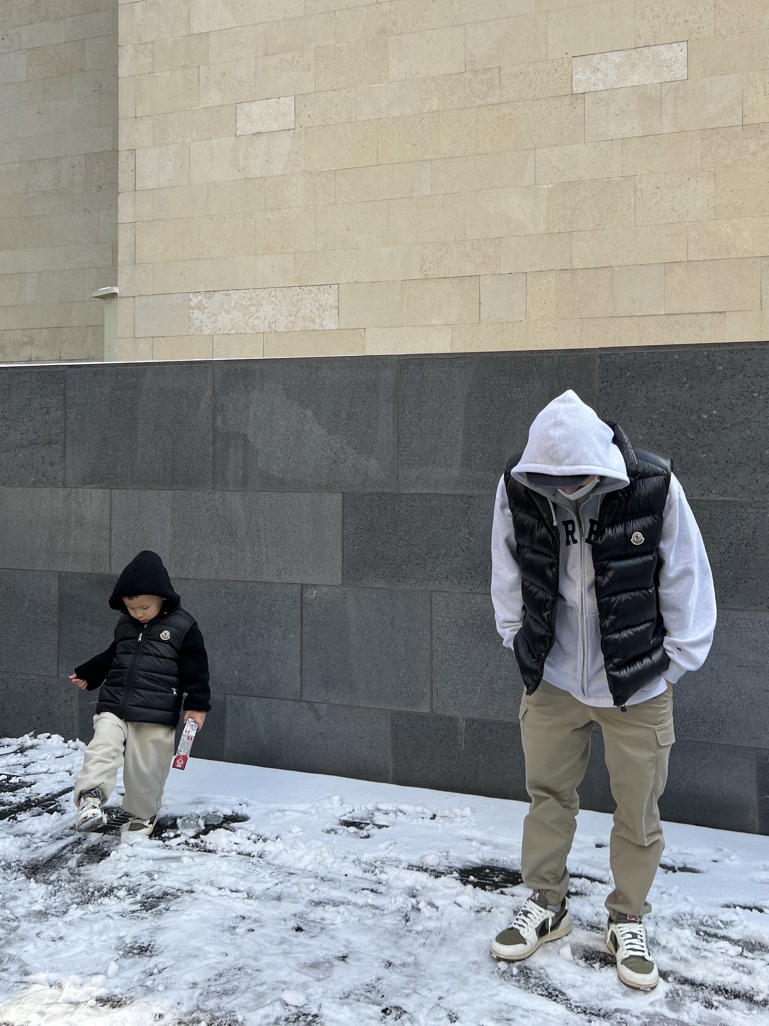 Moncler Tibb Down Gilet Black - 25FW 착용 스타일