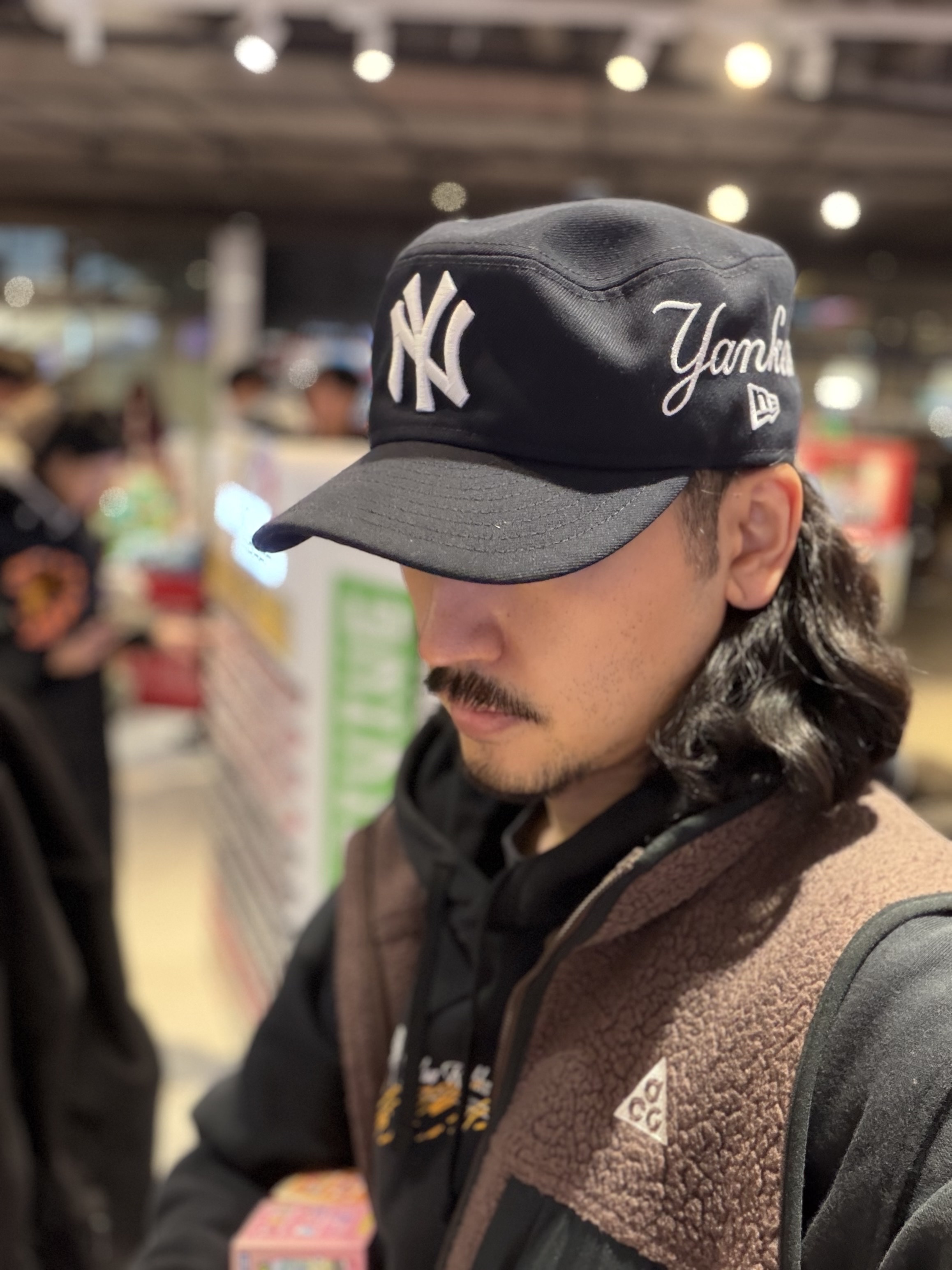 New Era MLB New York Yankees Pillbox Series Ball Cap Navy, Nike ACG Arctic Wolf Vest Baroque Brown - Asia 착용 스타일 - 1