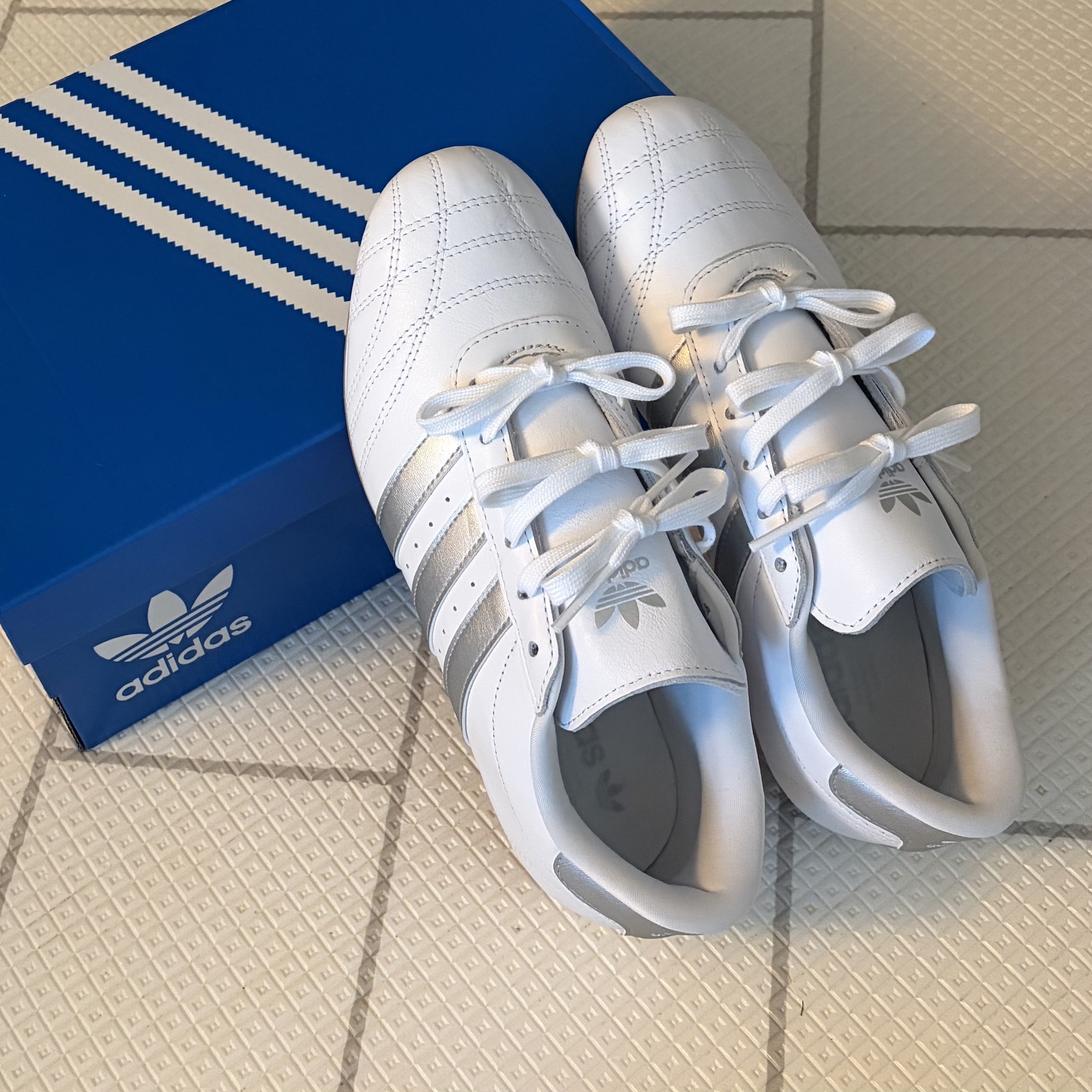 (W) Adidas Taekwondo Lace Cloud White Silver Metallic 착용 스타일
