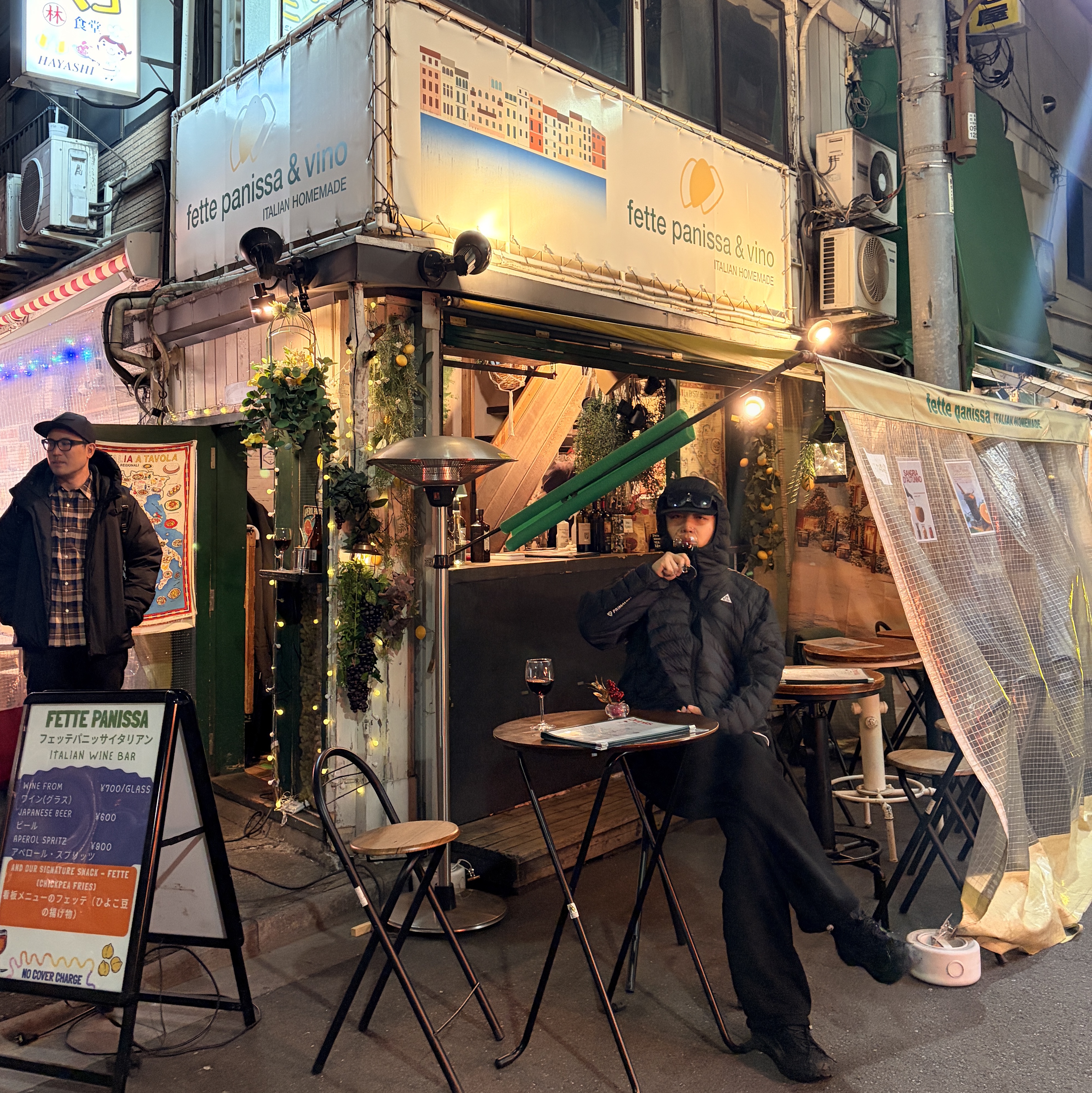 Nike ACG Lava Flow Therma-Fit ADV Jacket Black Summit White - Asia, Nike ACG Mountain Fly 2 Low Gore-Tex Black and Dark Smoke Grey 착용 스타일 - 3