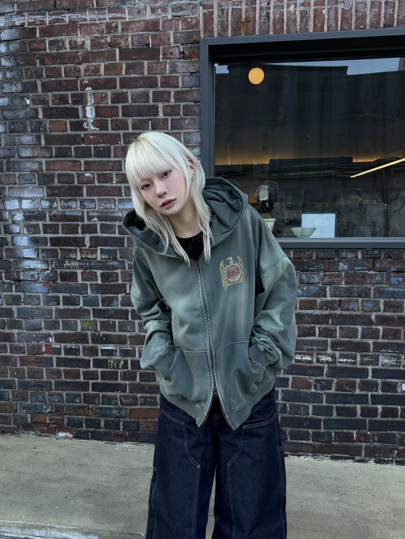 SLAYER Undermycar Gold Eagle Vintage Washed Zipped Hoodie Khaki 착용 스타일 - 6