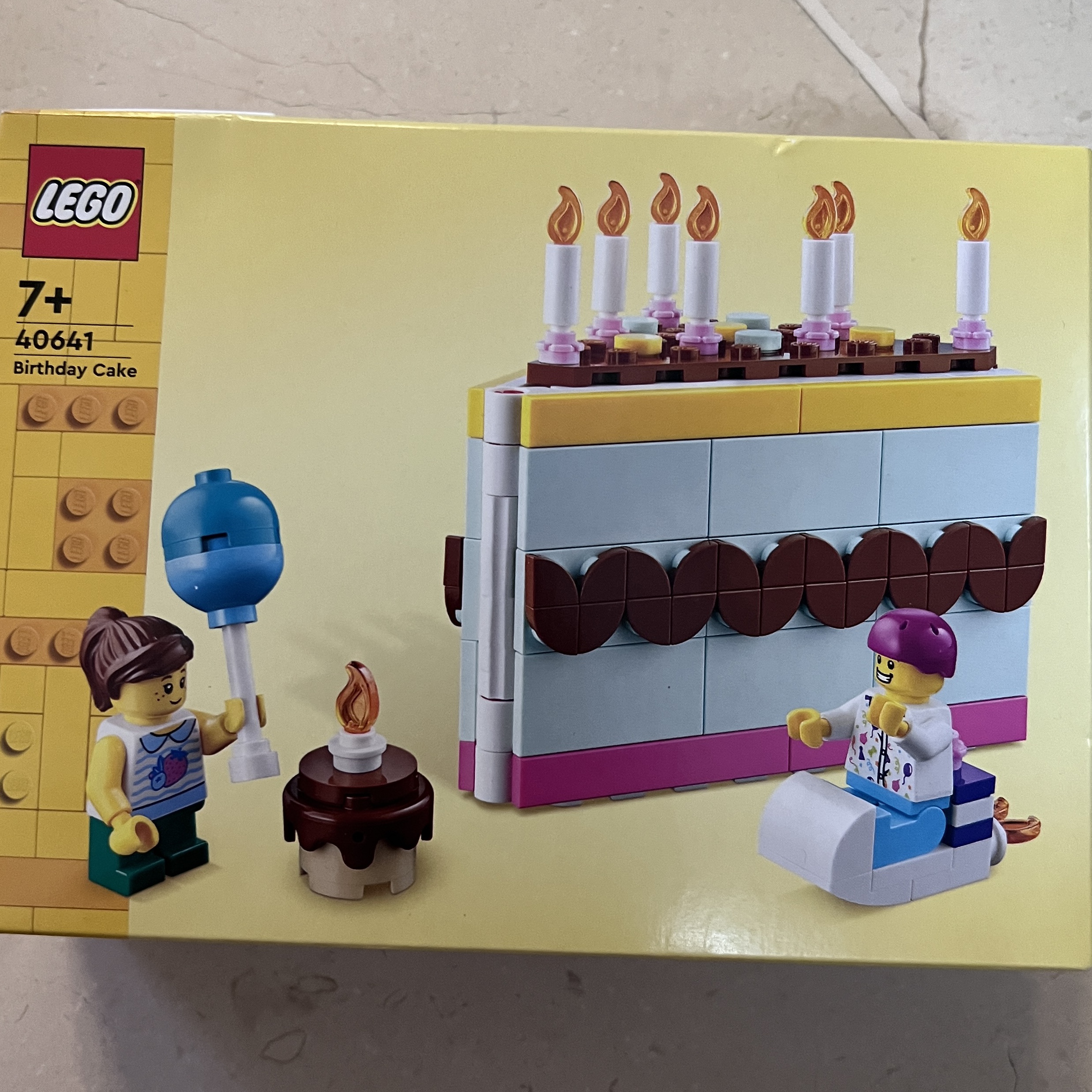 Lego Birthday Cake 착용 스타일