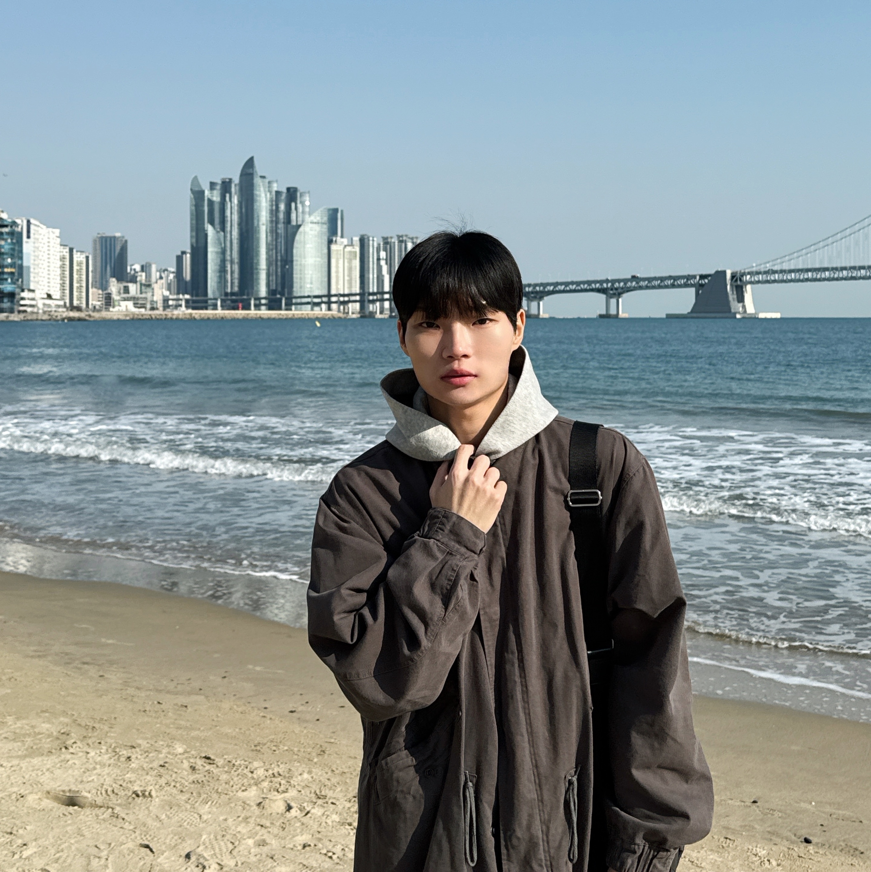 Hatchingroom Mods Parka Washed Mud Brown, Nike Air Force 1 '07 Low Triple Black 착용 스타일 - 1
