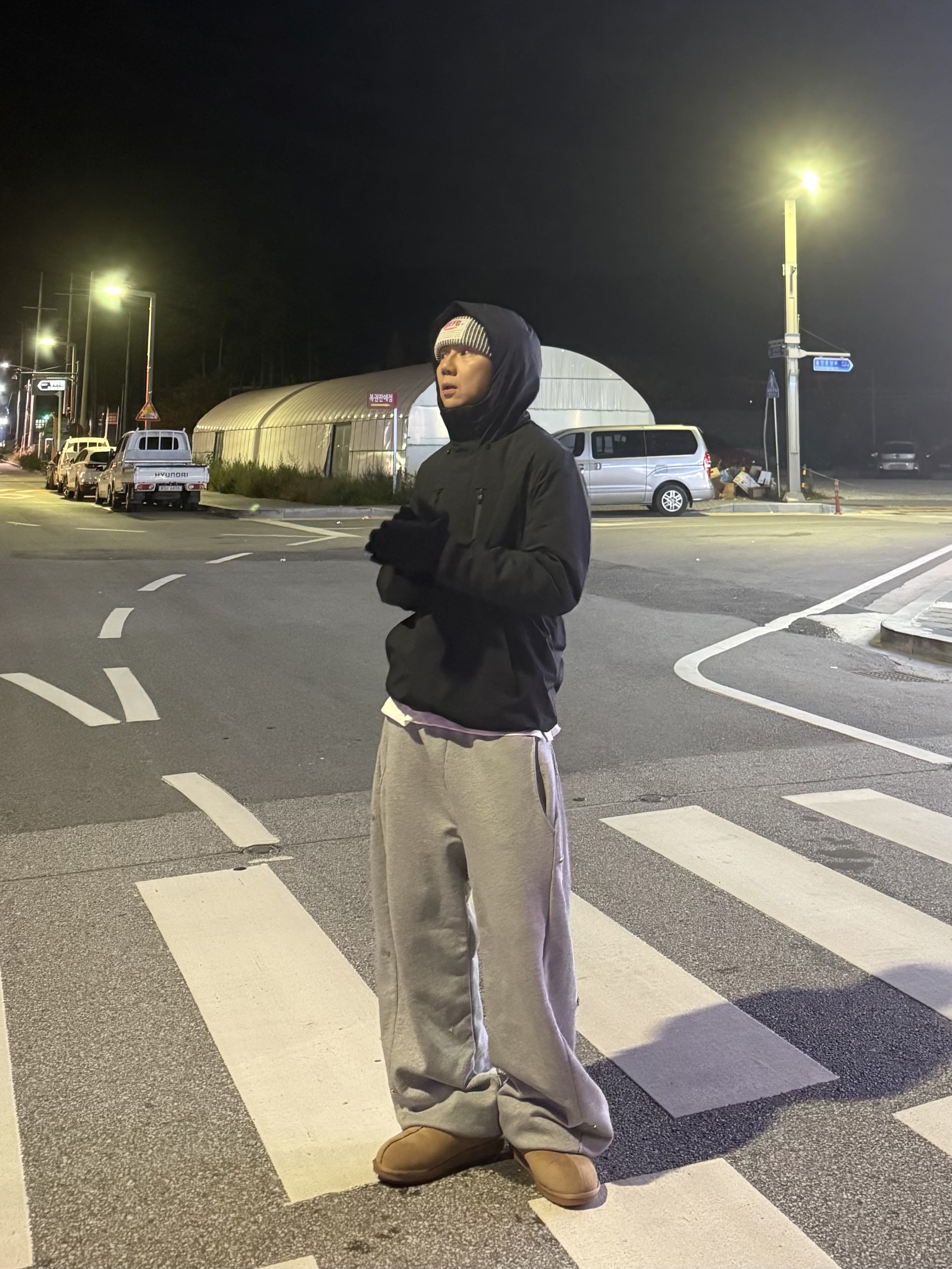 MJD Side Snap Wide C/P Sweatpants Melange Grey 착용 스타일 - 5