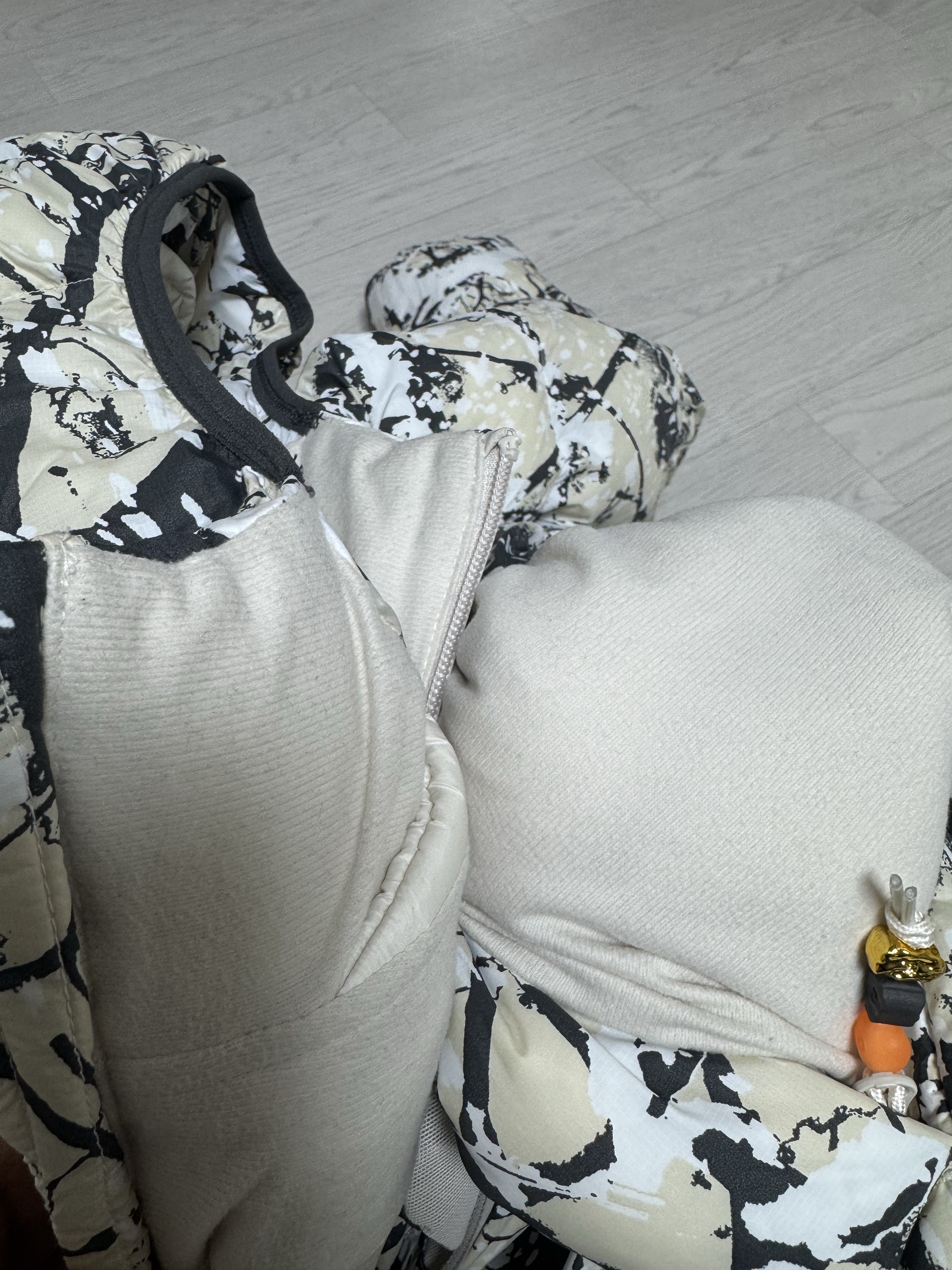 Nike ACG Lunar Lake PrimaLoft Therma-Fit ADV Loose Hooded Jacket Light Orewood Brown Anthracite - Asia, Nike ACG Therma-Fit ADV Lunar Lake Loose Hooded Jacket Light Orewood Brown - Asia 착용 스타일 - 4