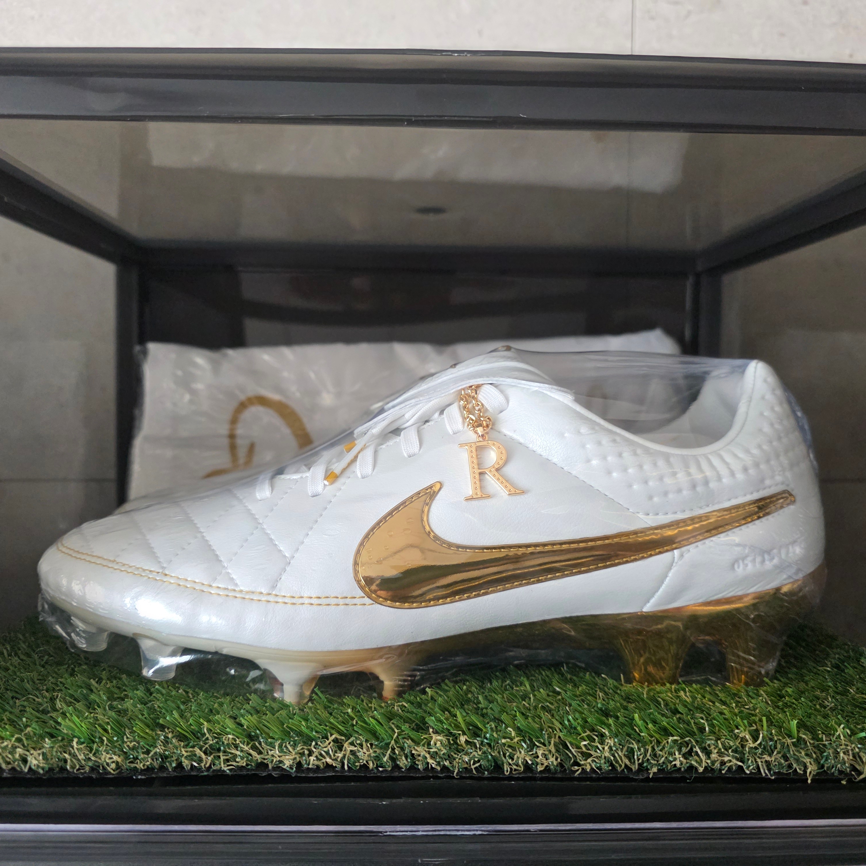 Nike Tiempo Legend RGN FG SE Metallic Summit White Metallic Gold Coin 착용 스타일