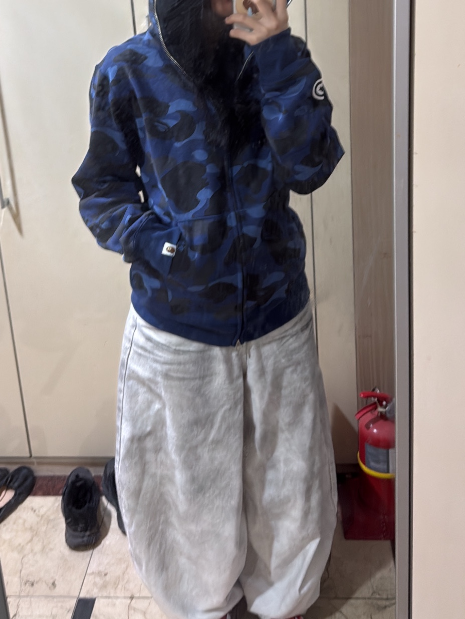 BAPE Color Camo Shark Full Zip Hoodie Navy 착용 스타일