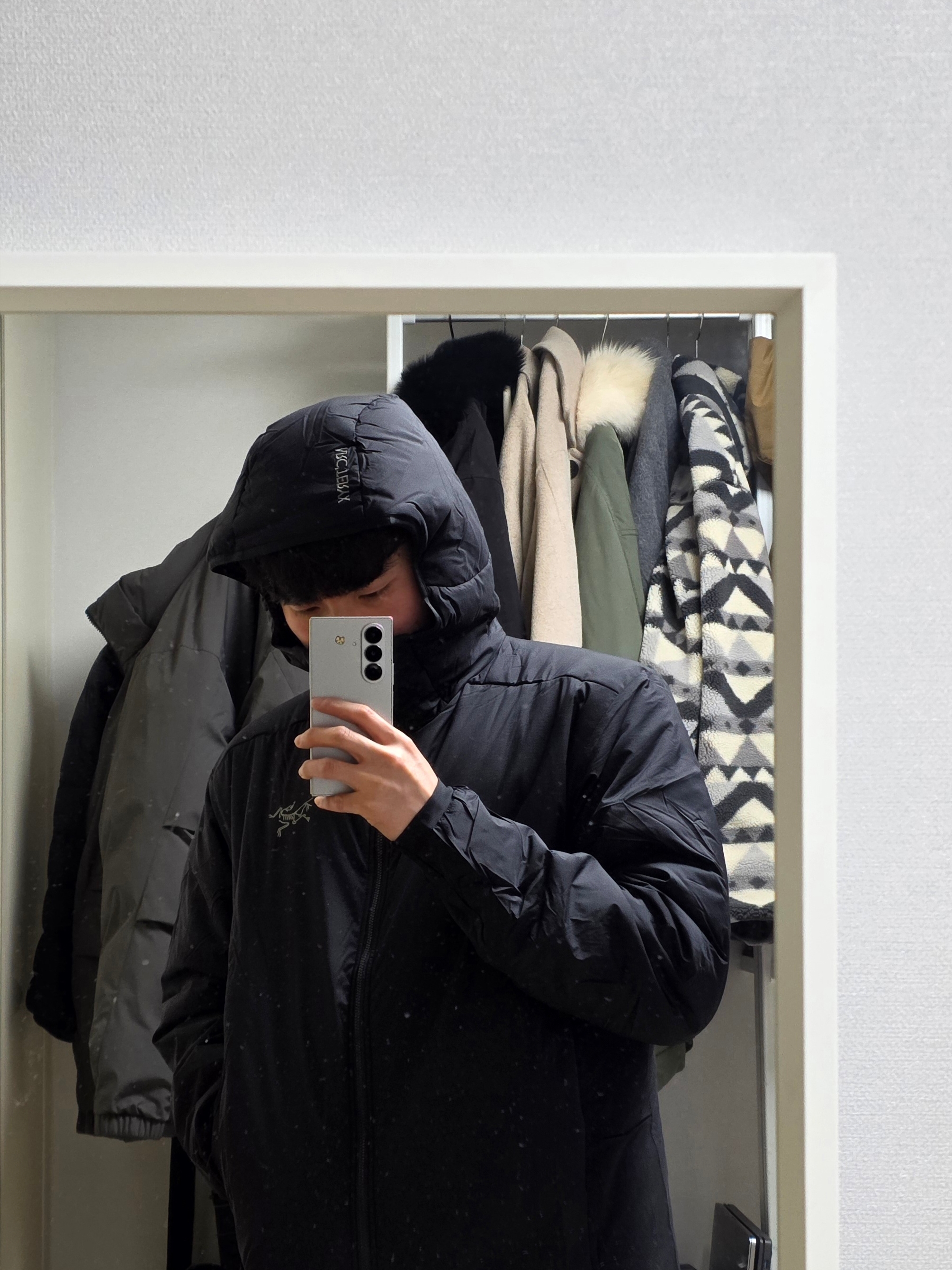 Arc'teryx Atom SV Hoody Black 착용 스타일