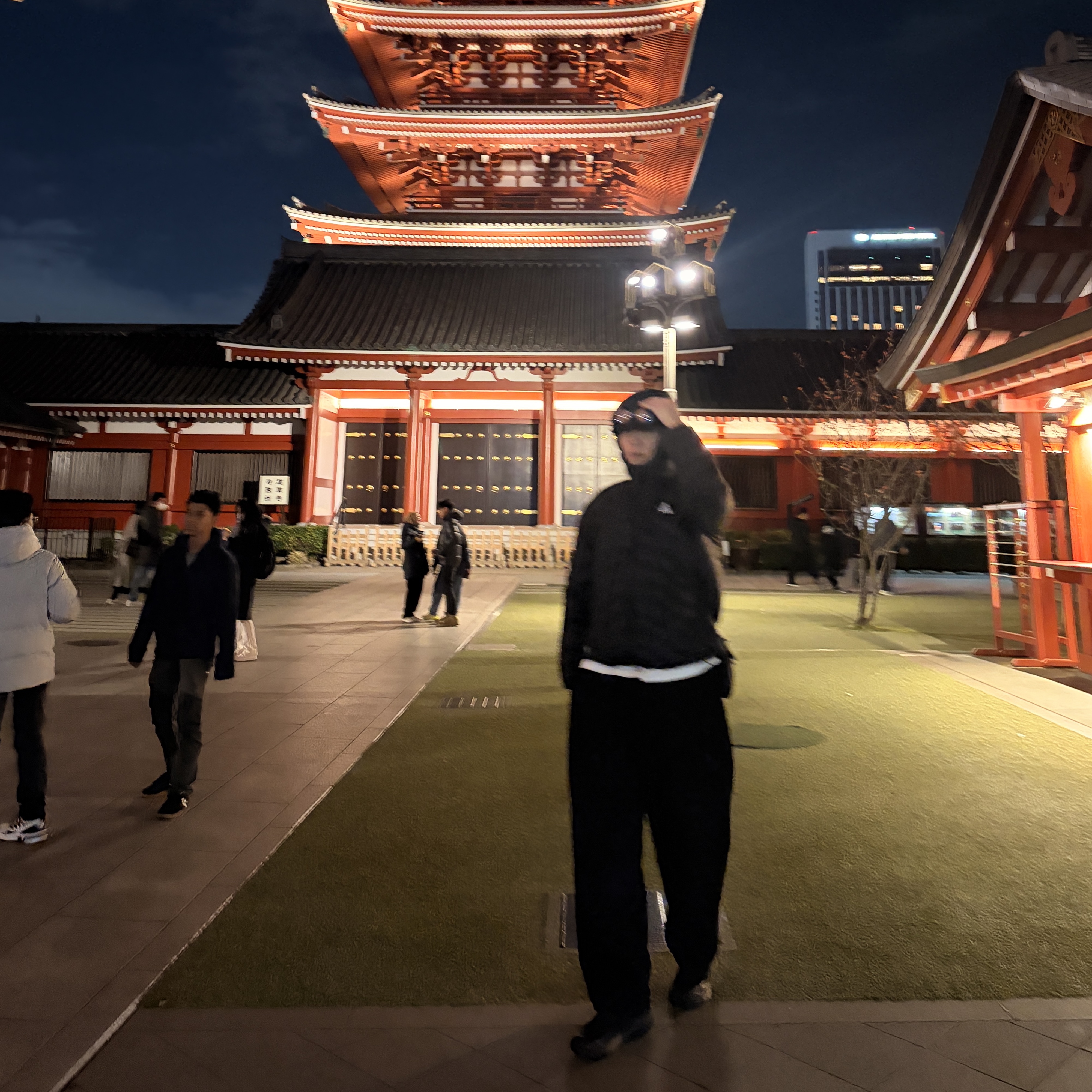 Nike ACG Lava Flow Therma-Fit ADV Jacket Black Summit White - Asia, Nike ACG Mountain Fly 2 Low Gore-Tex Black and Dark Smoke Grey 착용 스타일 - 1