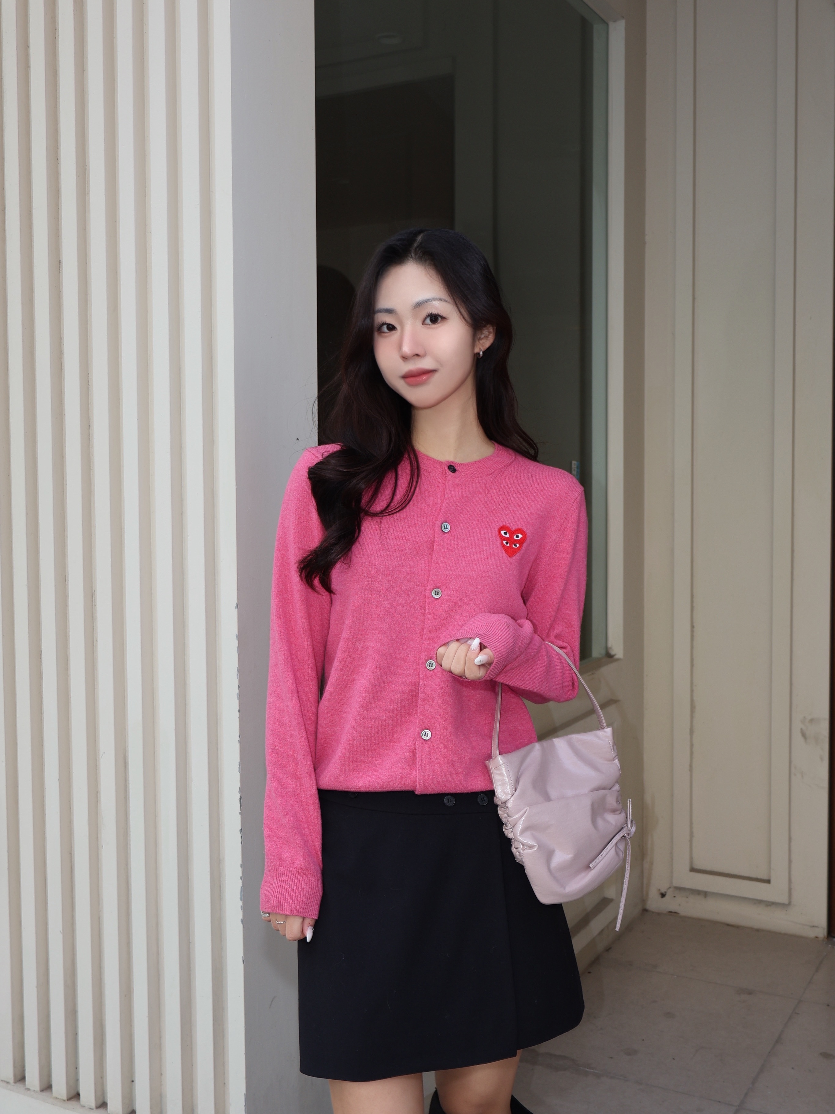 (W) Play Comme des Garcons Double Heart Knit Cardigan Pink 착용 스타일