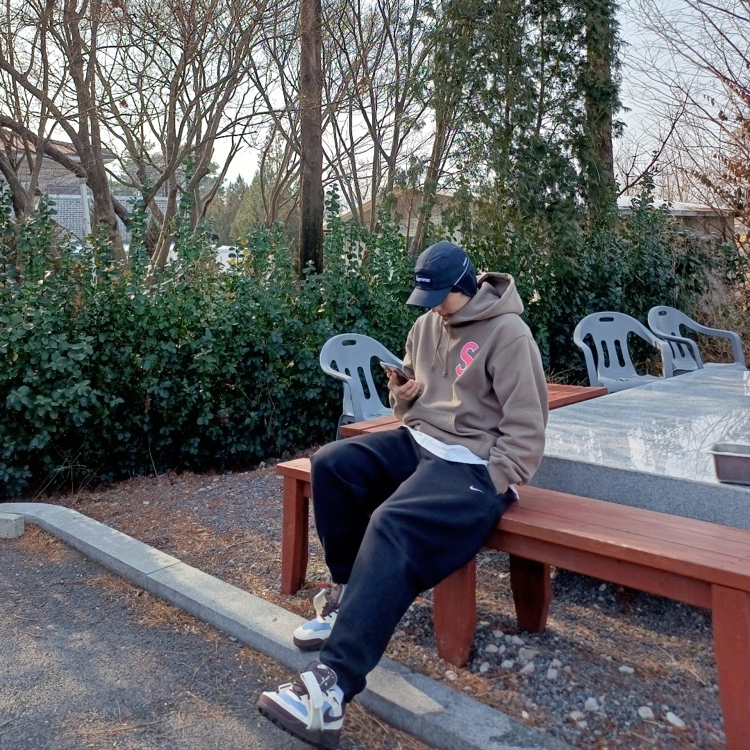 Supreme S Logo Hooded Sweatshirt Brown - 22FW 착용 스타일