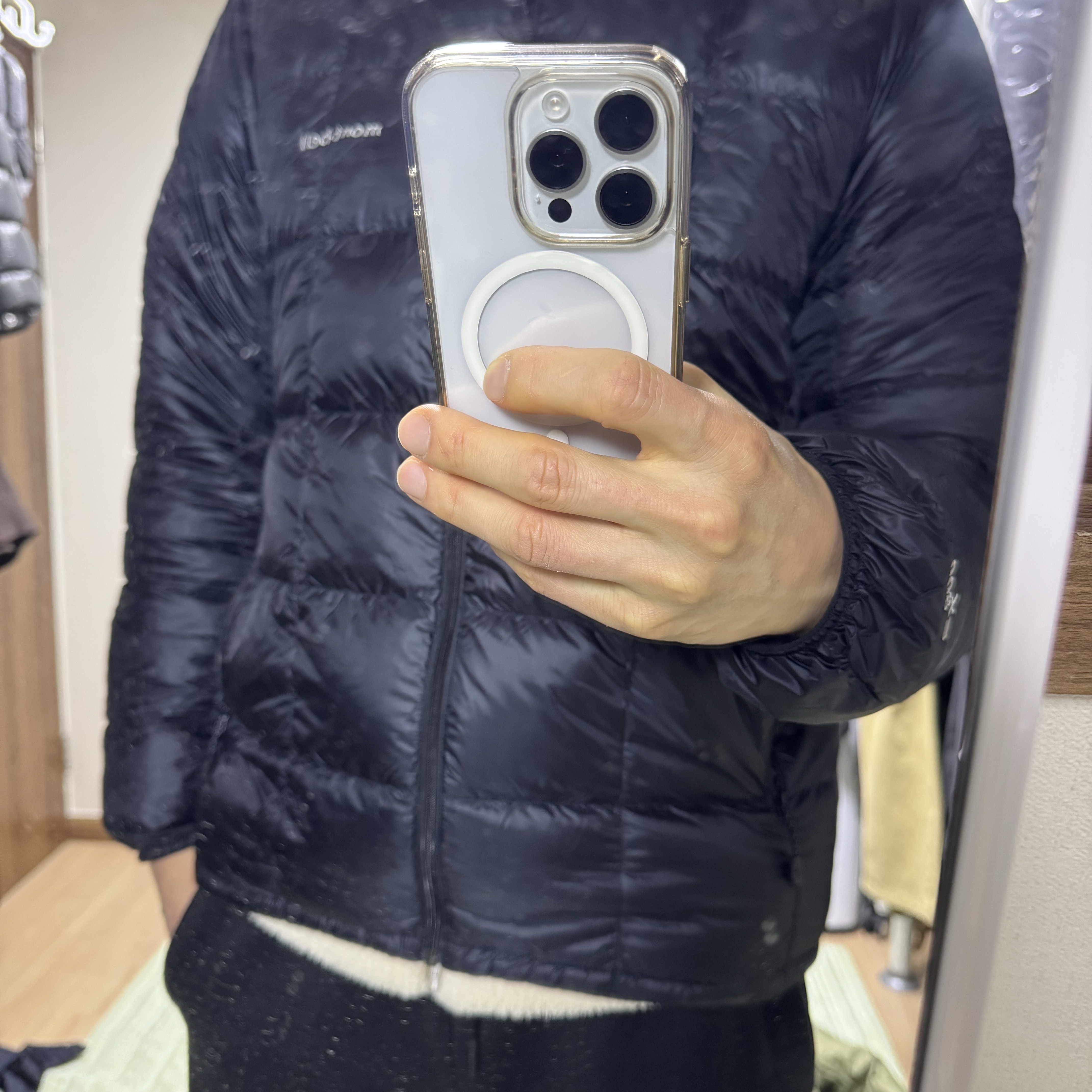 Montbell Superior Down Jacket Black 착용 스타일