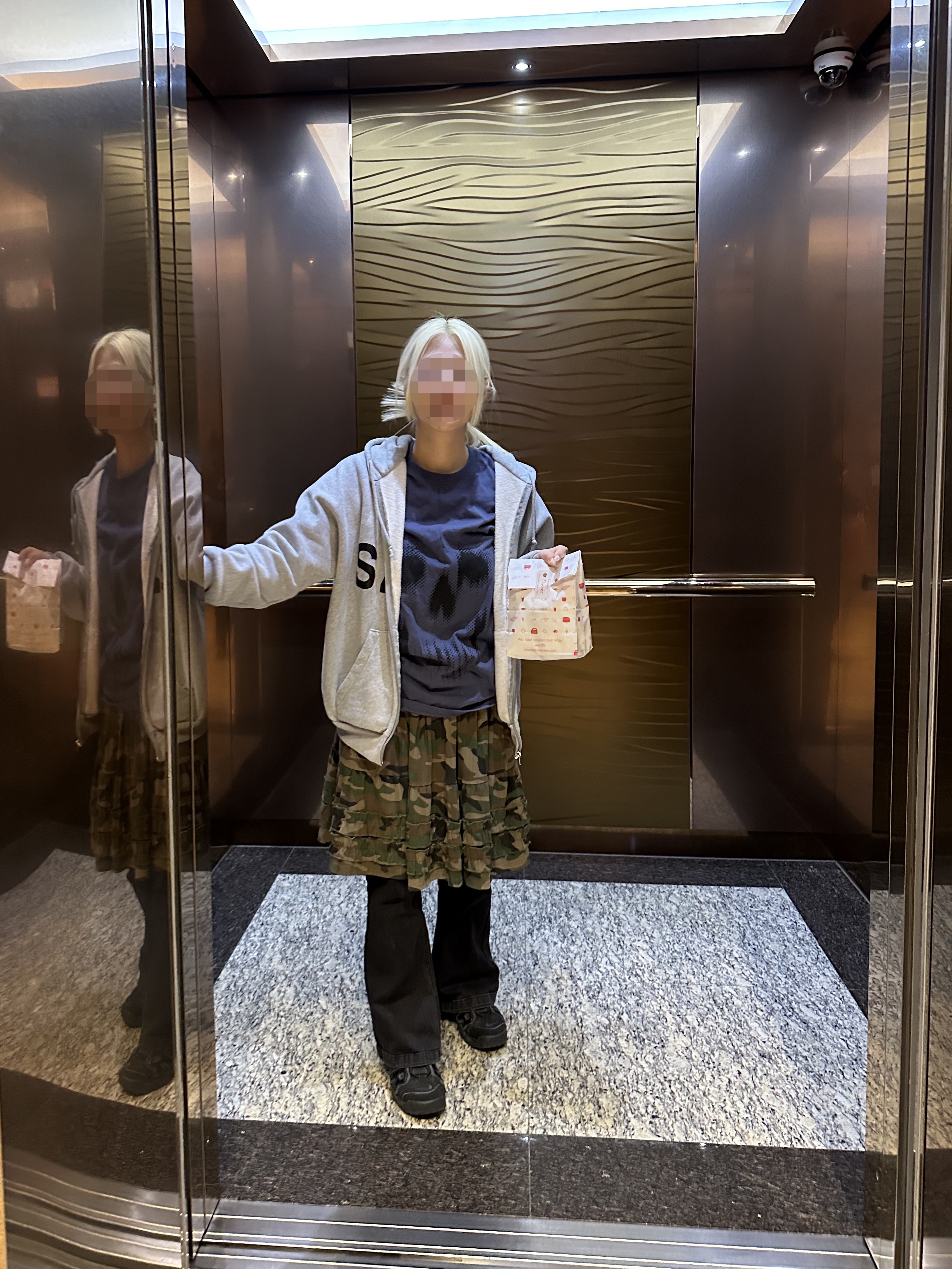 Yeezy HD-10 Grey - Korea Limited 착용 스타일 - 1