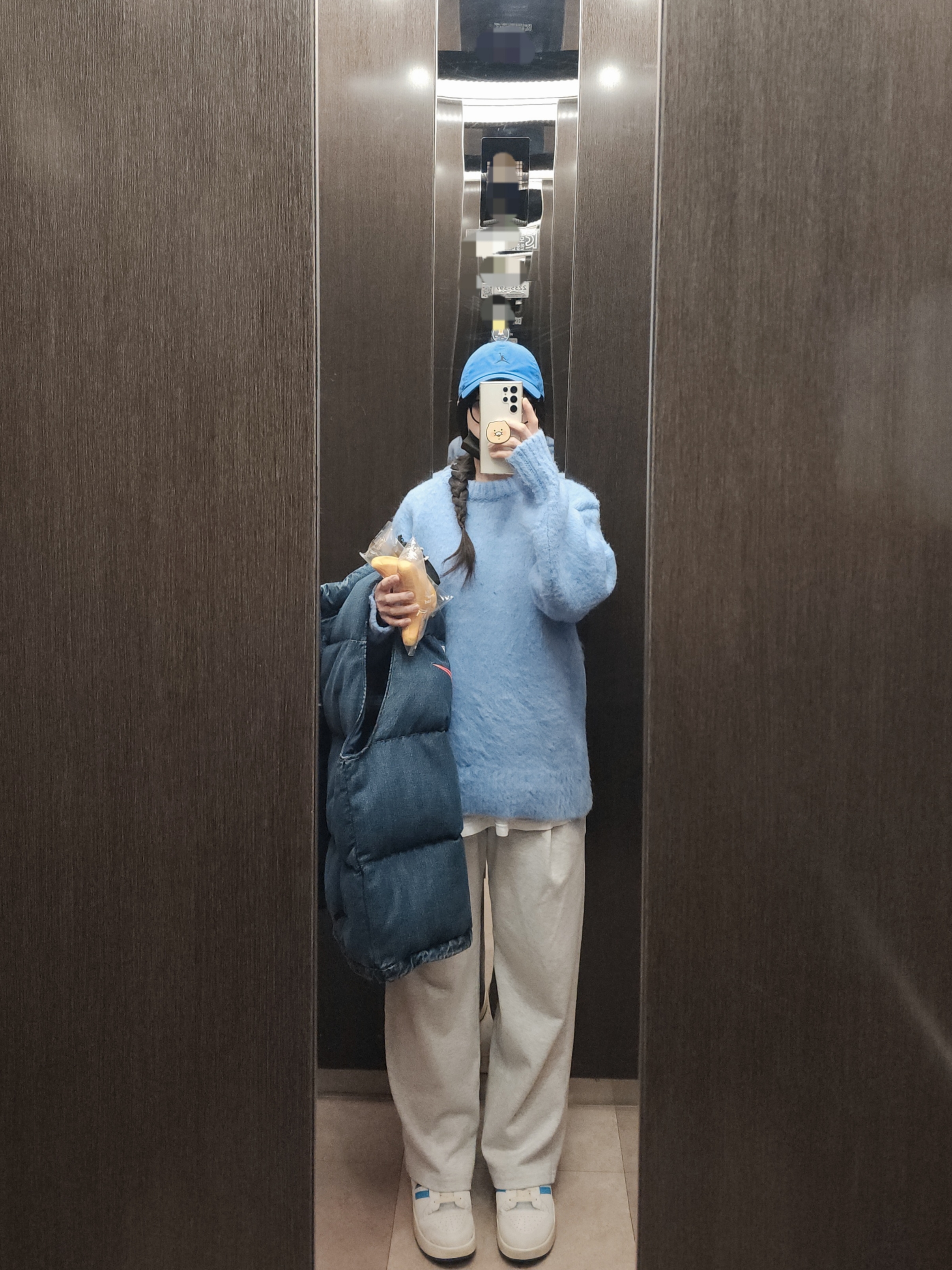 Supreme x Nike Denim Puffer Vest Indigo - 24SS, Adidas Puffylette Forum 84 Cloud White 착용 스타일