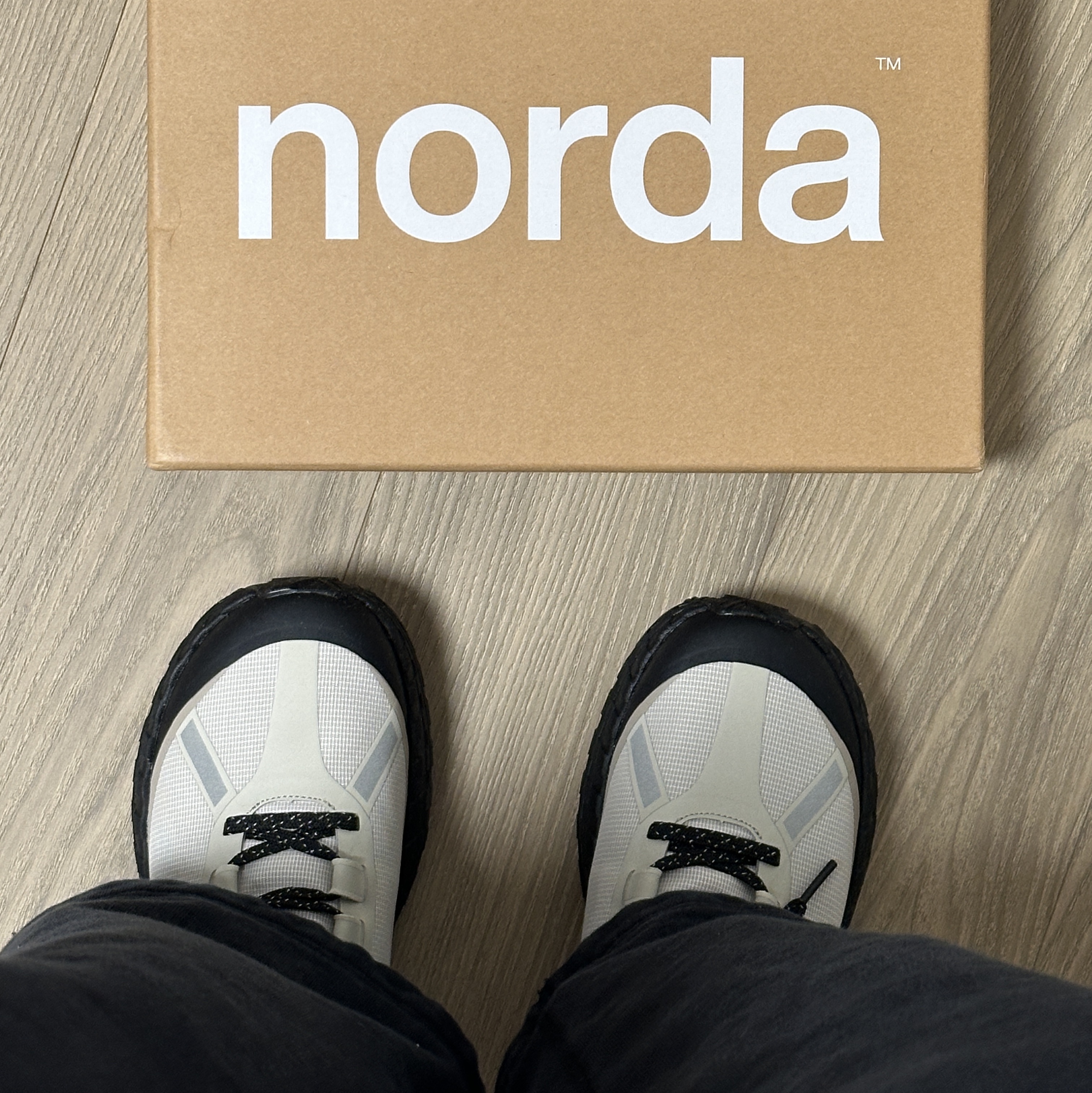 (W) Norda 001/A Cinder 착용 스타일 - 2