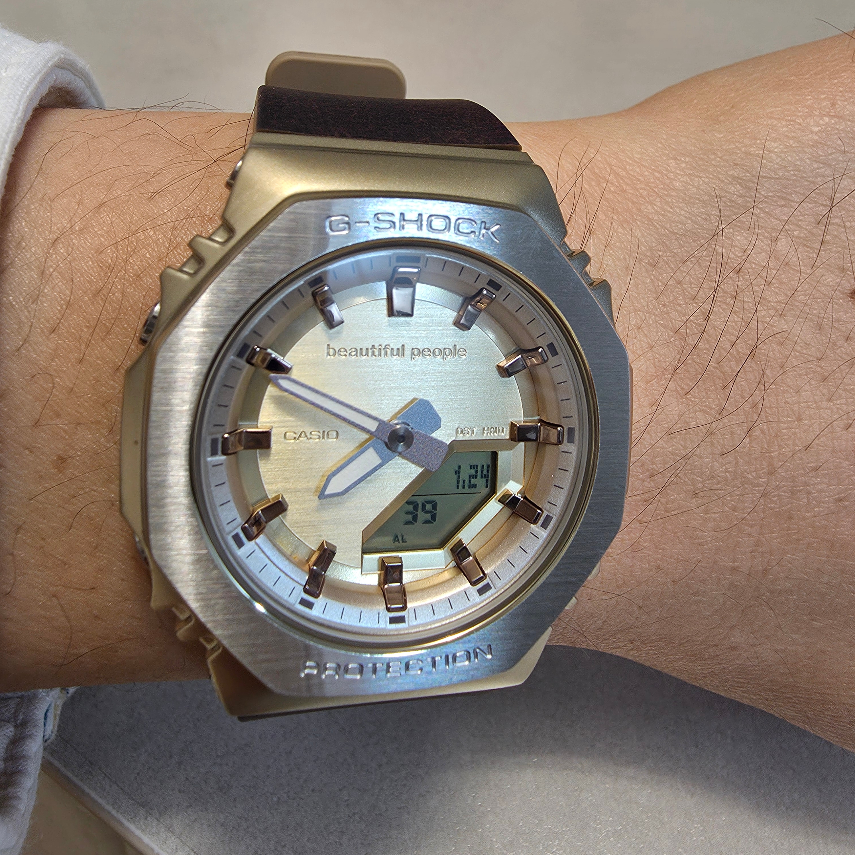 Casio x Beautiful People GM-S2110BP-5A 착용 스타일