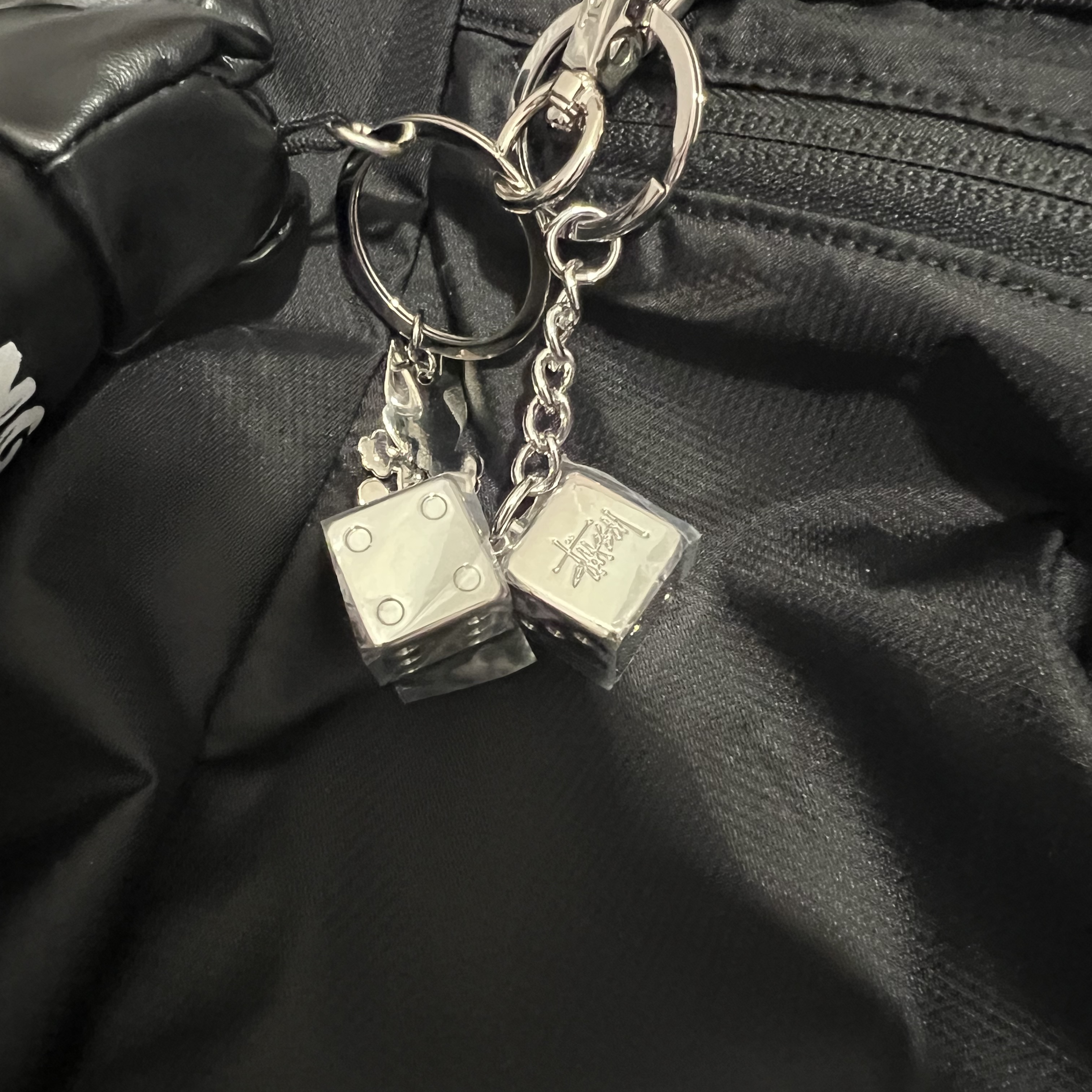 Stussy Metal Dice Keychain Silver, Arc'teryx Heliad 15 Backpack Black 착용 스타일