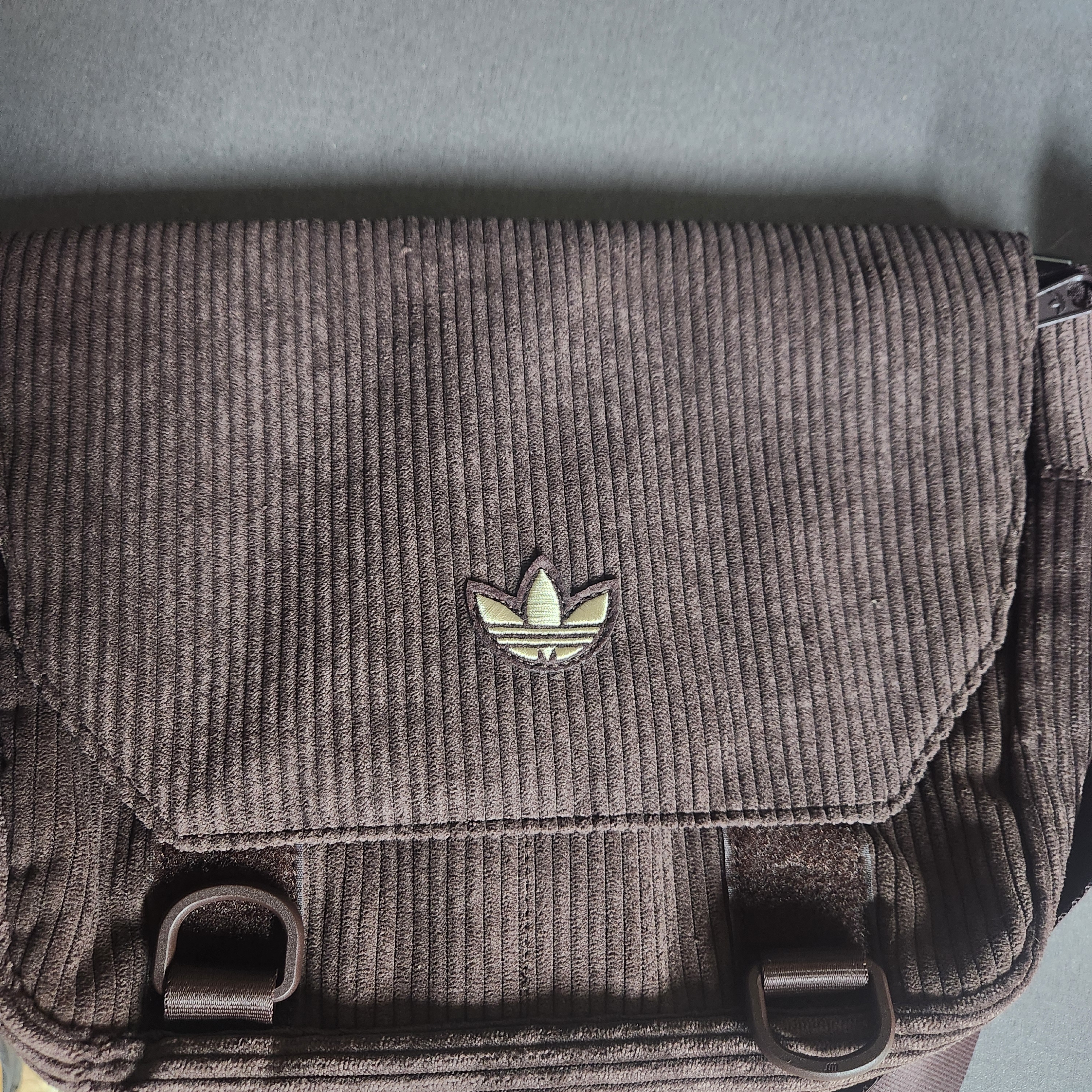 Adidas NEXT+ Corduroy Messenger Bag Shadow Brown 착용 스타일 - 1