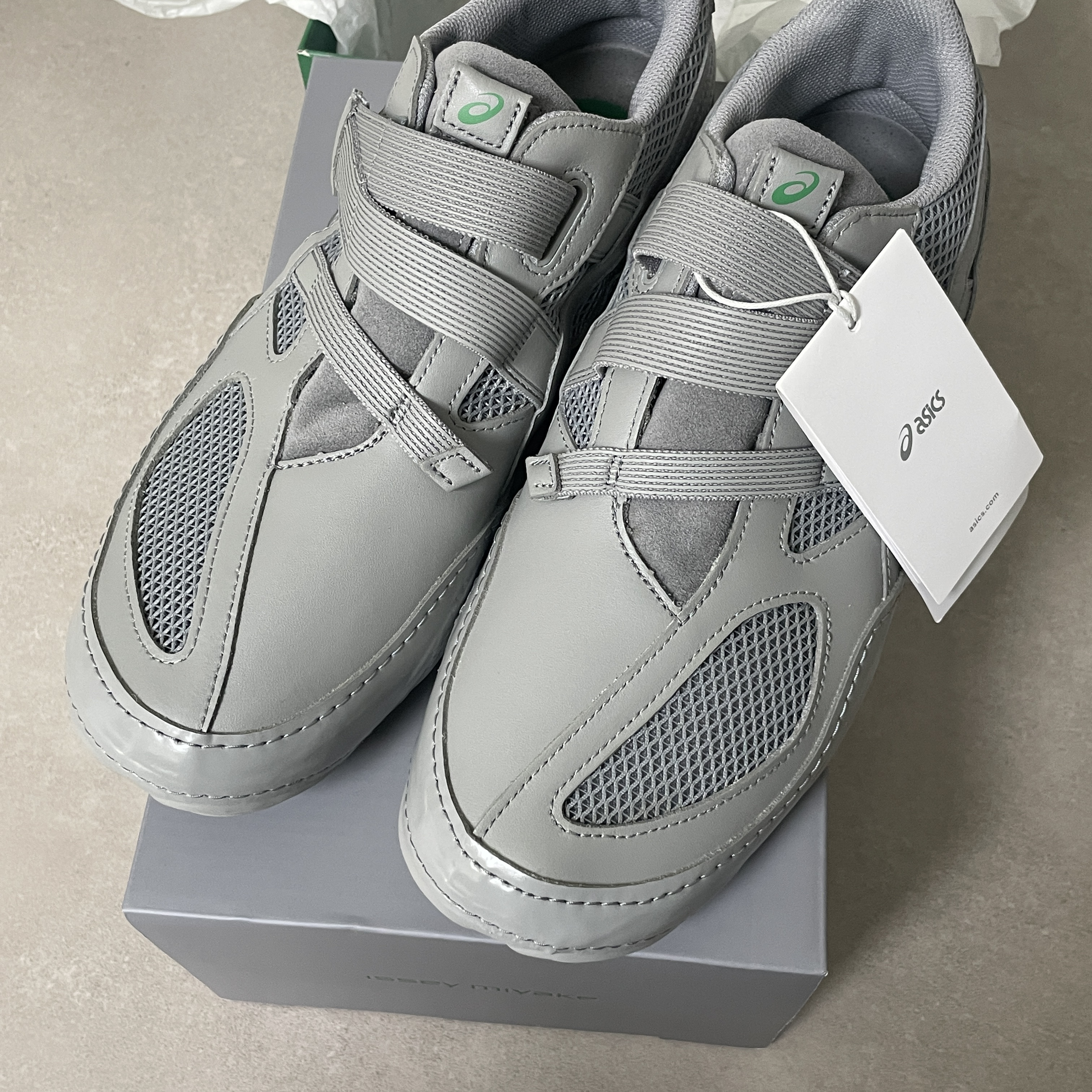 Asics x Issey Miyake Hyper Taping Grey 착용 스타일 - 3