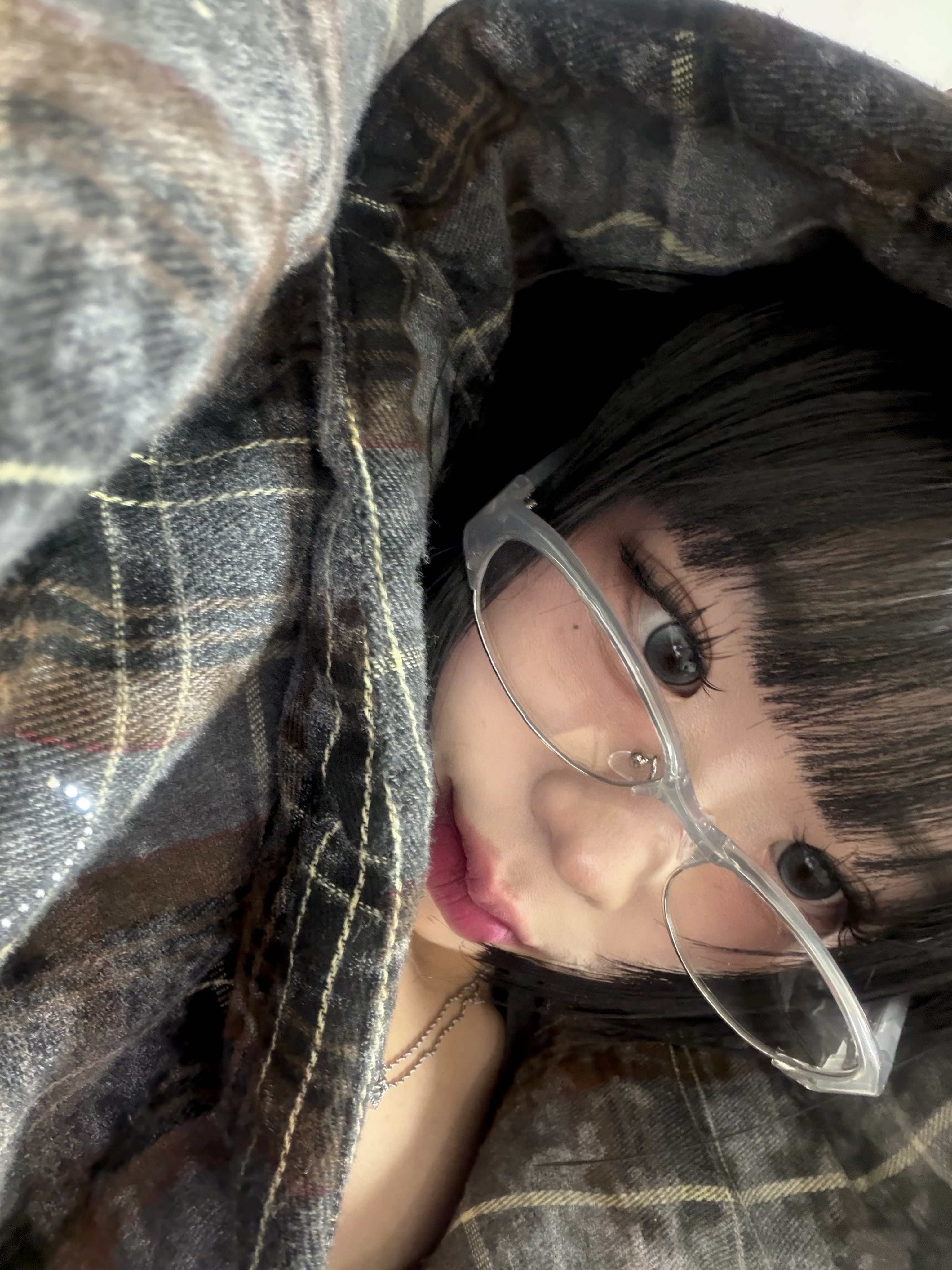 Gentle Monster x Maison Margiela MM217 Silver Clear, BLUE ELEPHANT Aeslit Grey 착용 스타일 - 3