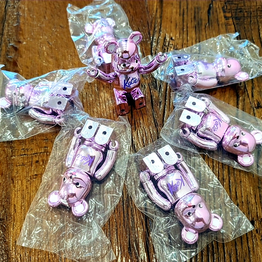 Bearbrick Series 47 Sealed Case 100% (24 Blind Boxes) 착용 스타일