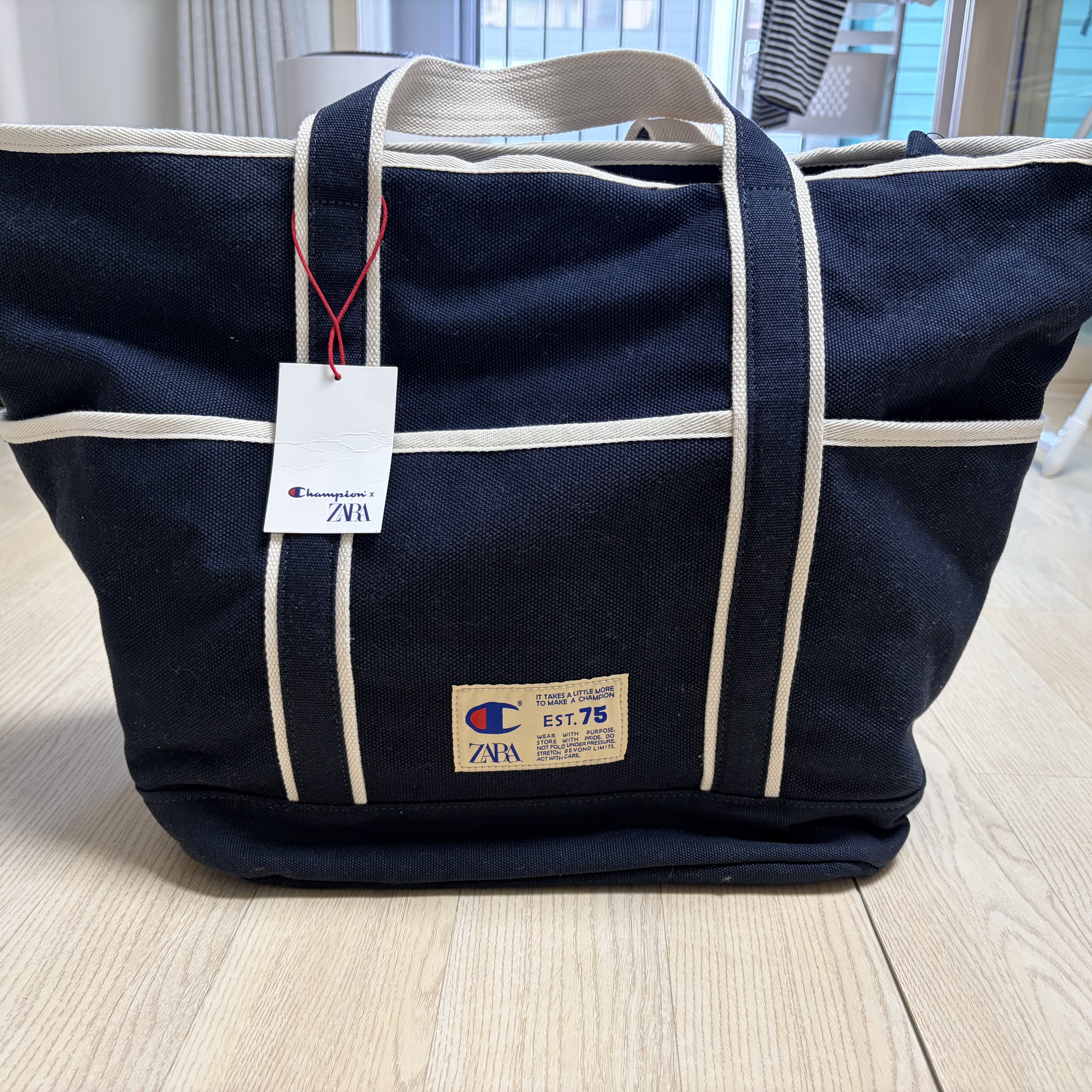 Zara x Champion Woven Shopper Bag Blue 착용 스타일 - 1