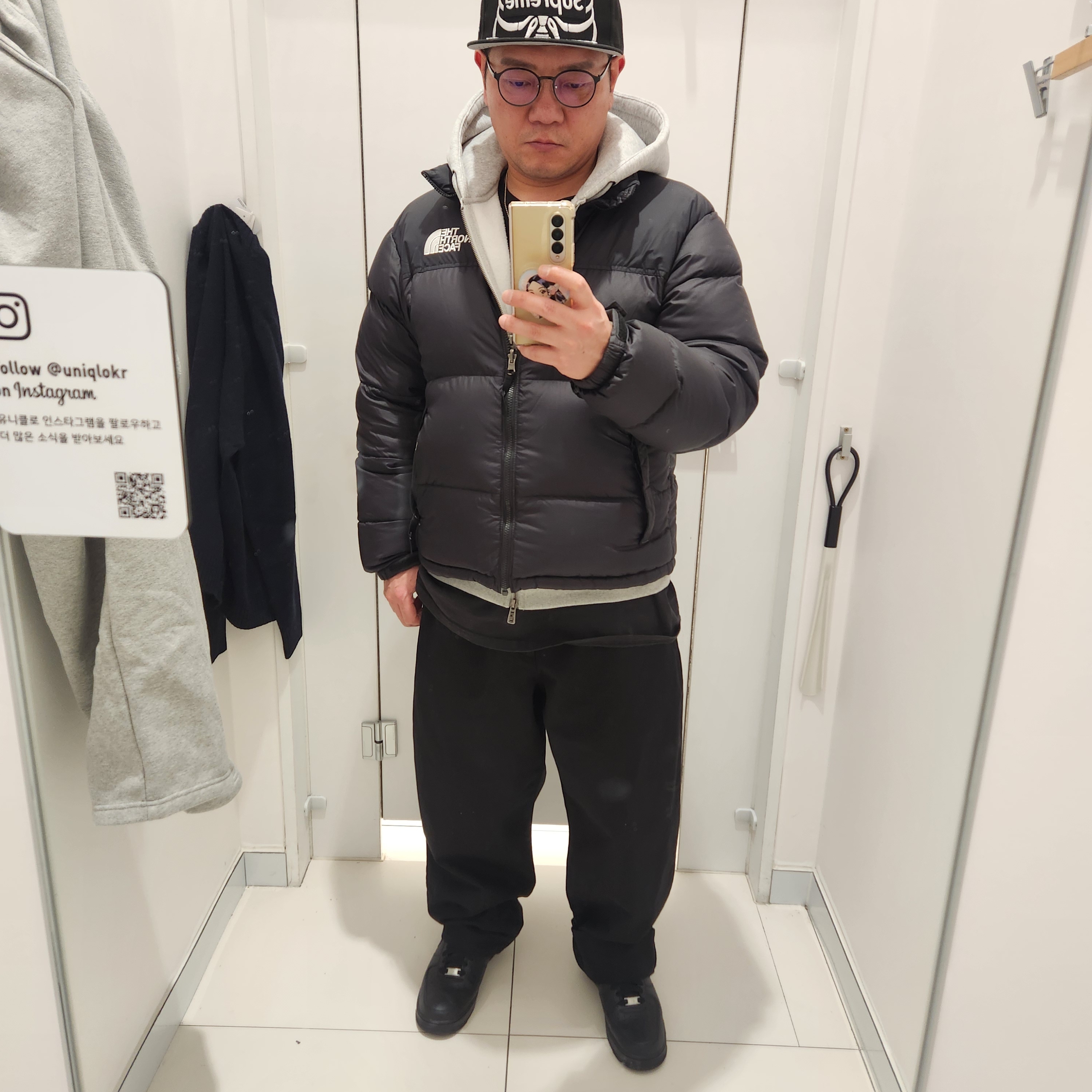 The North Face 1996 Eco Nuptse Jacket Black, Supreme Bones Box Logo New Era Black - 25SS 착용 스타일 - 1
