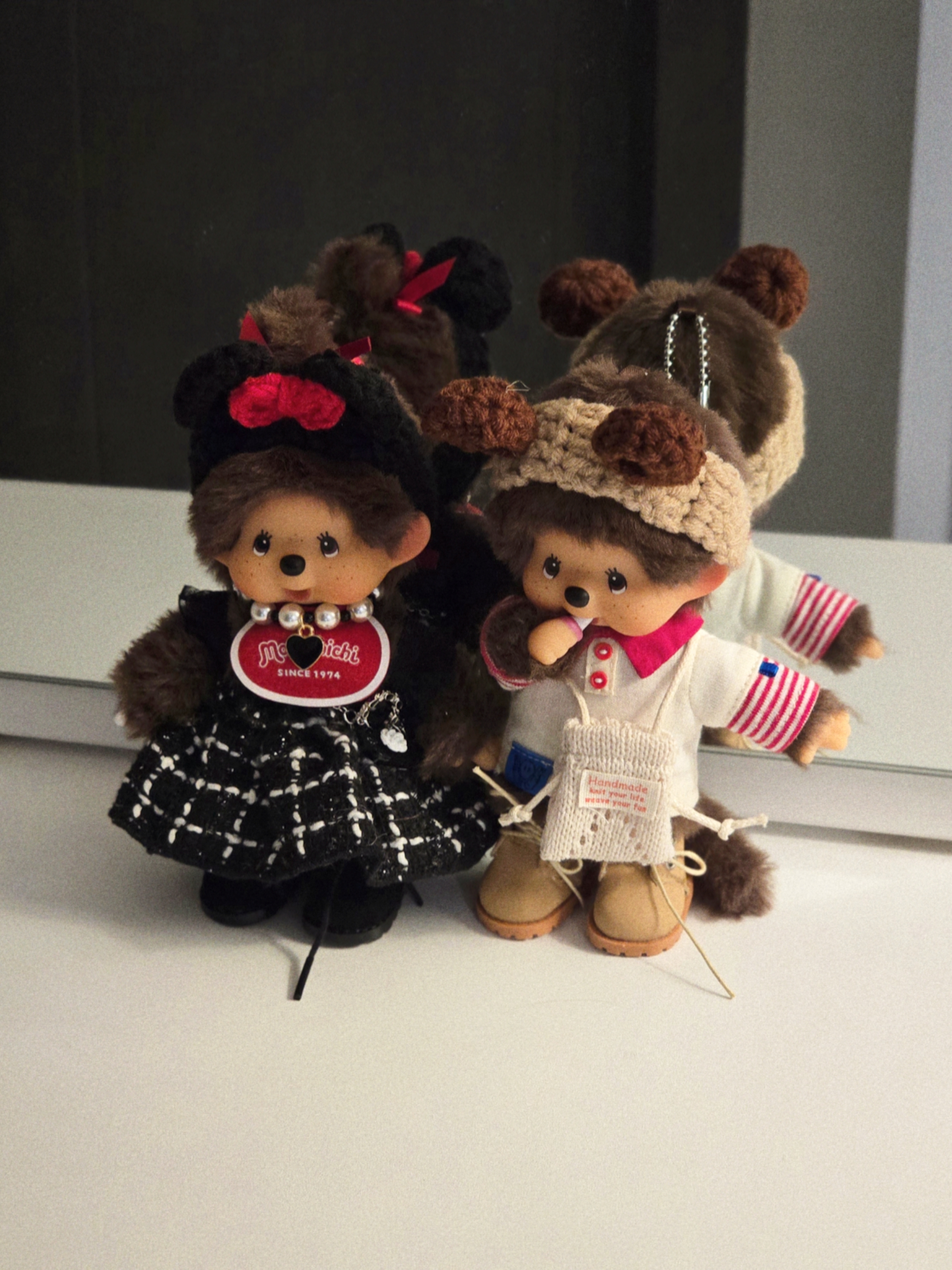 Monchhichi SS Girl Key Chain Brown, Monchhichi SS Keychain Boy 착용 스타일 - 1