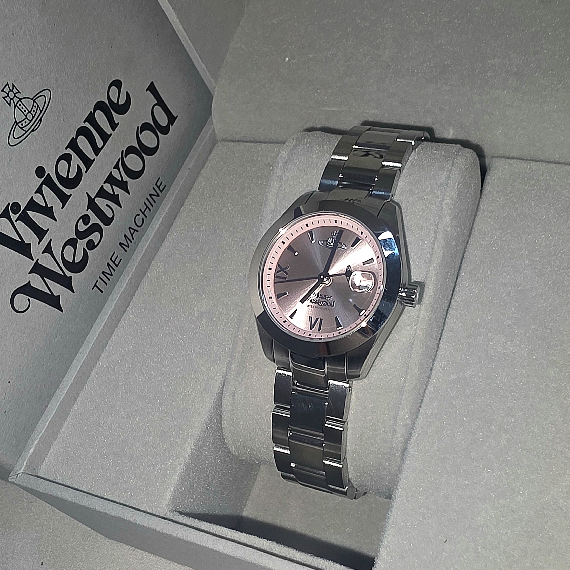 Vivienne Westwood Fenchurch Silver Pink 착용 스타일