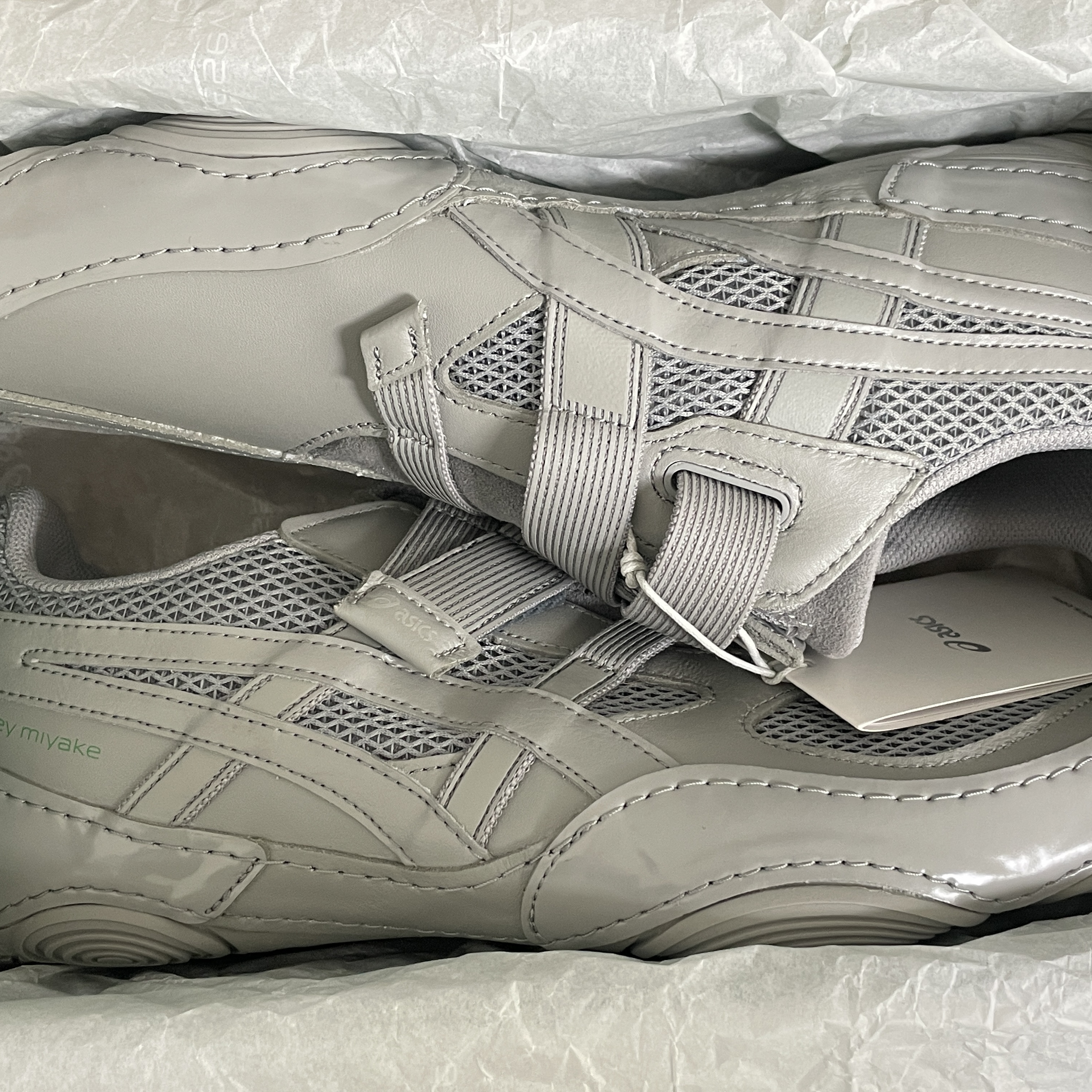 Asics x Issey Miyake Hyper Taping Grey 착용 스타일 - 1