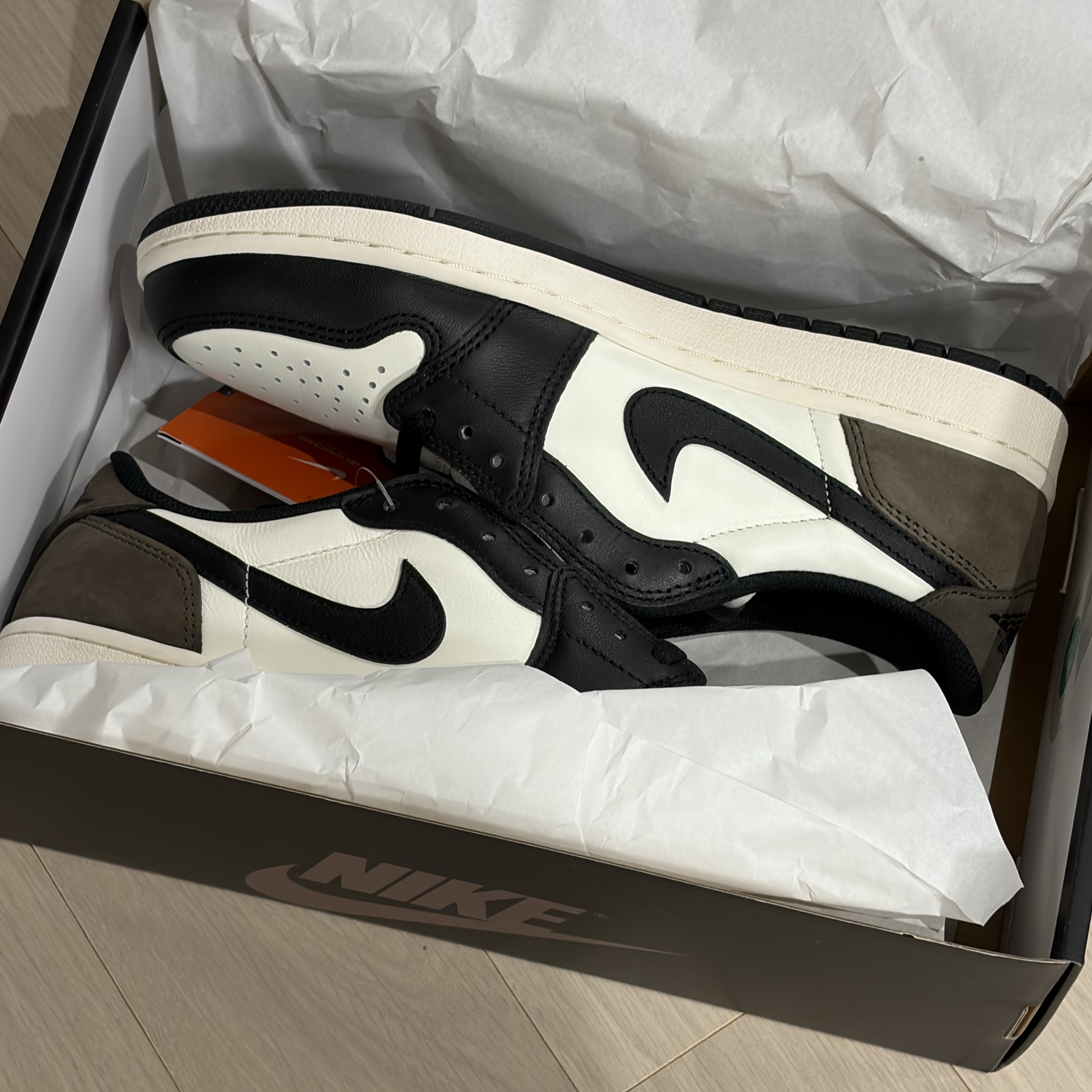 Jordan 1 Retro Low OG Mocha 착용 스타일