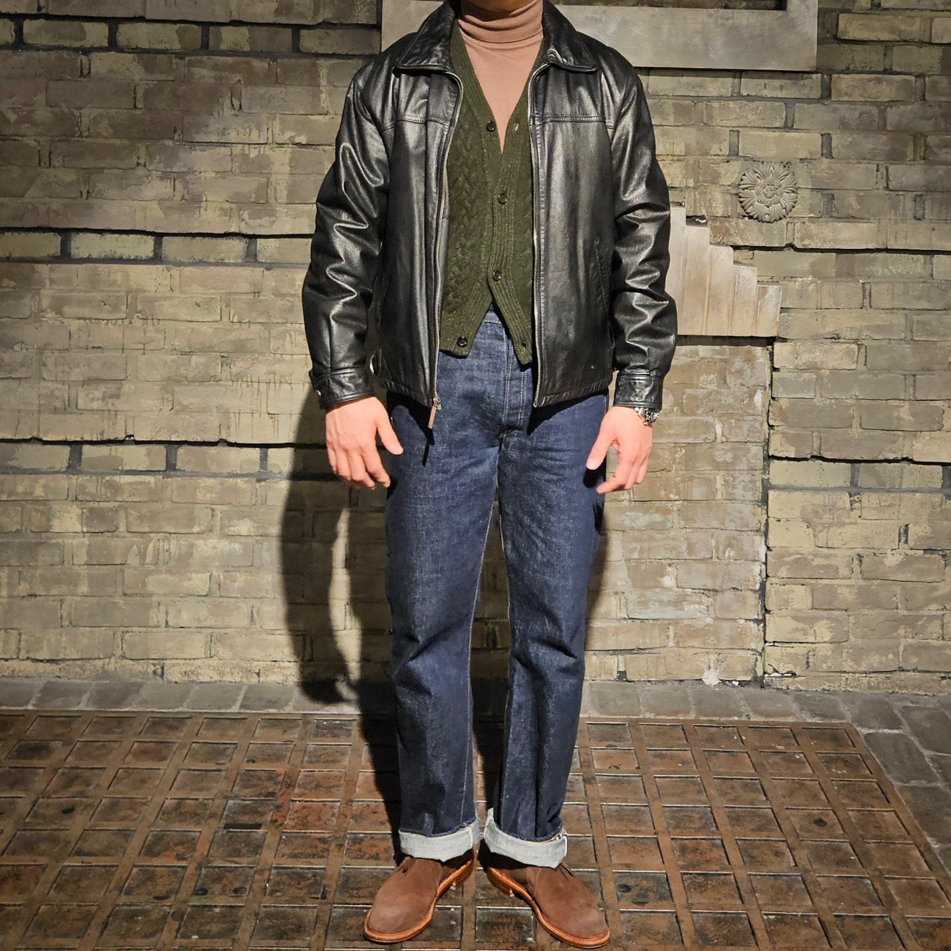 Alden 1493 Suede Unlined Chukka Boot Snuff - D, Fullcount 1101W Straight Denim One Wash Indigo Blue 착용 스타일 - 2