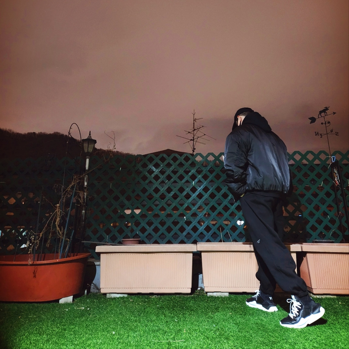 Y-3 Stripe Ball Cap Black, Undermycar Mu.03 Anti Fxxking Logo Play Oversized Sweat Jogger Black 착용 스타일 - 2