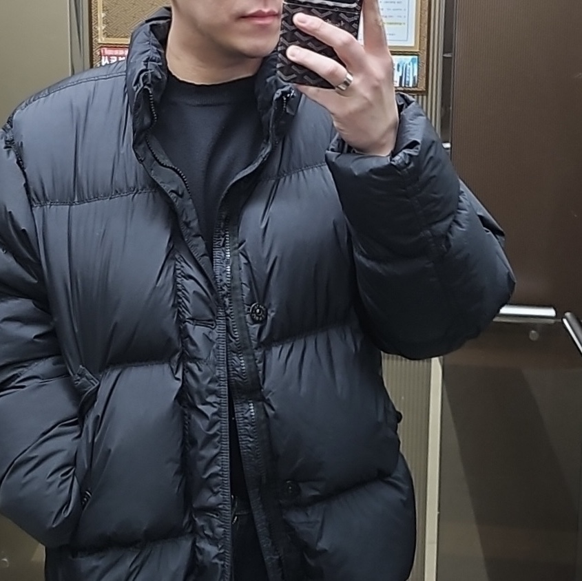Stone Island 40123 Garment Dyed Crinkle Reps R-NY Down Jacket Black - 24FW 착용 스타일