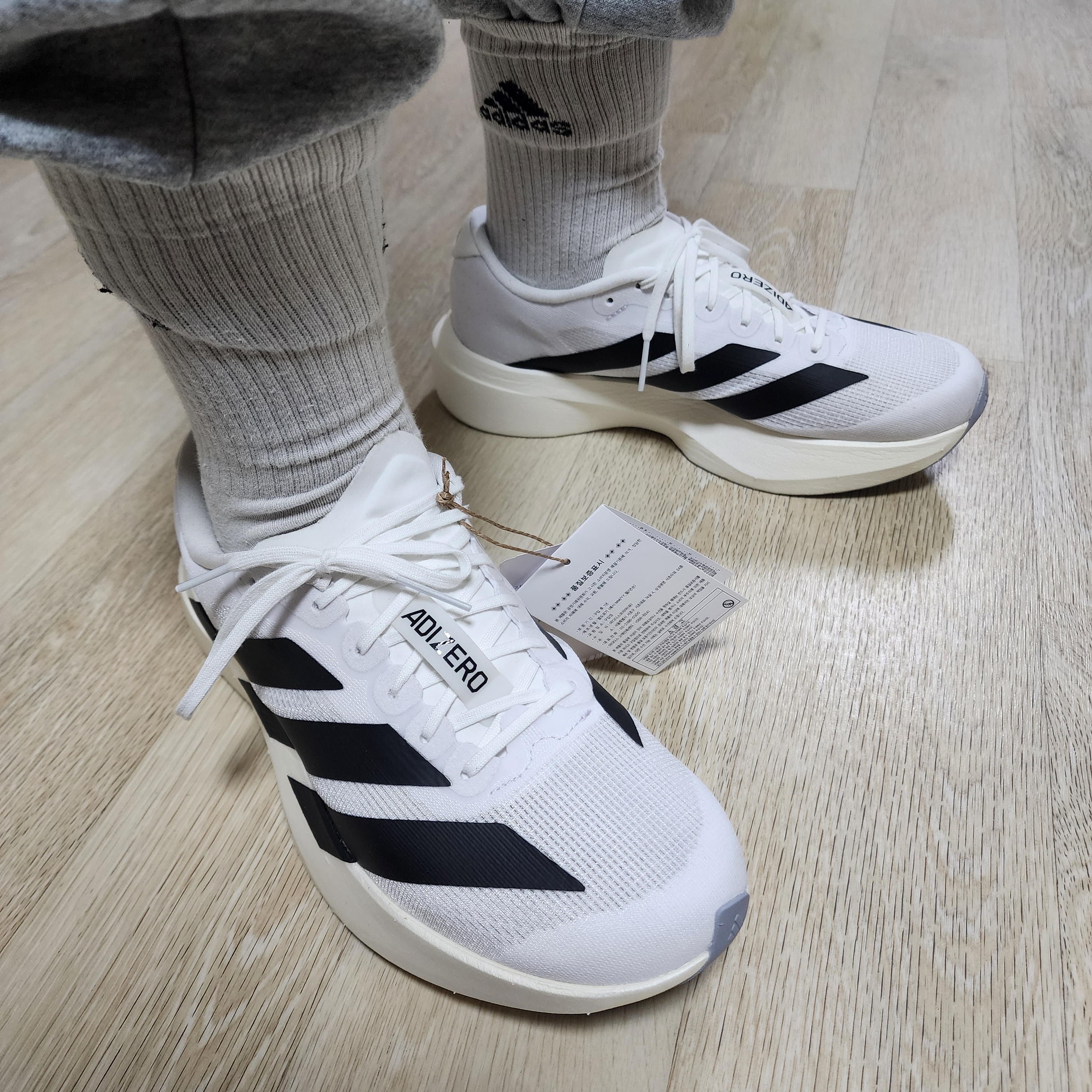 Adidas Adizero EVO SL Cloud White Core Black 착용 스타일