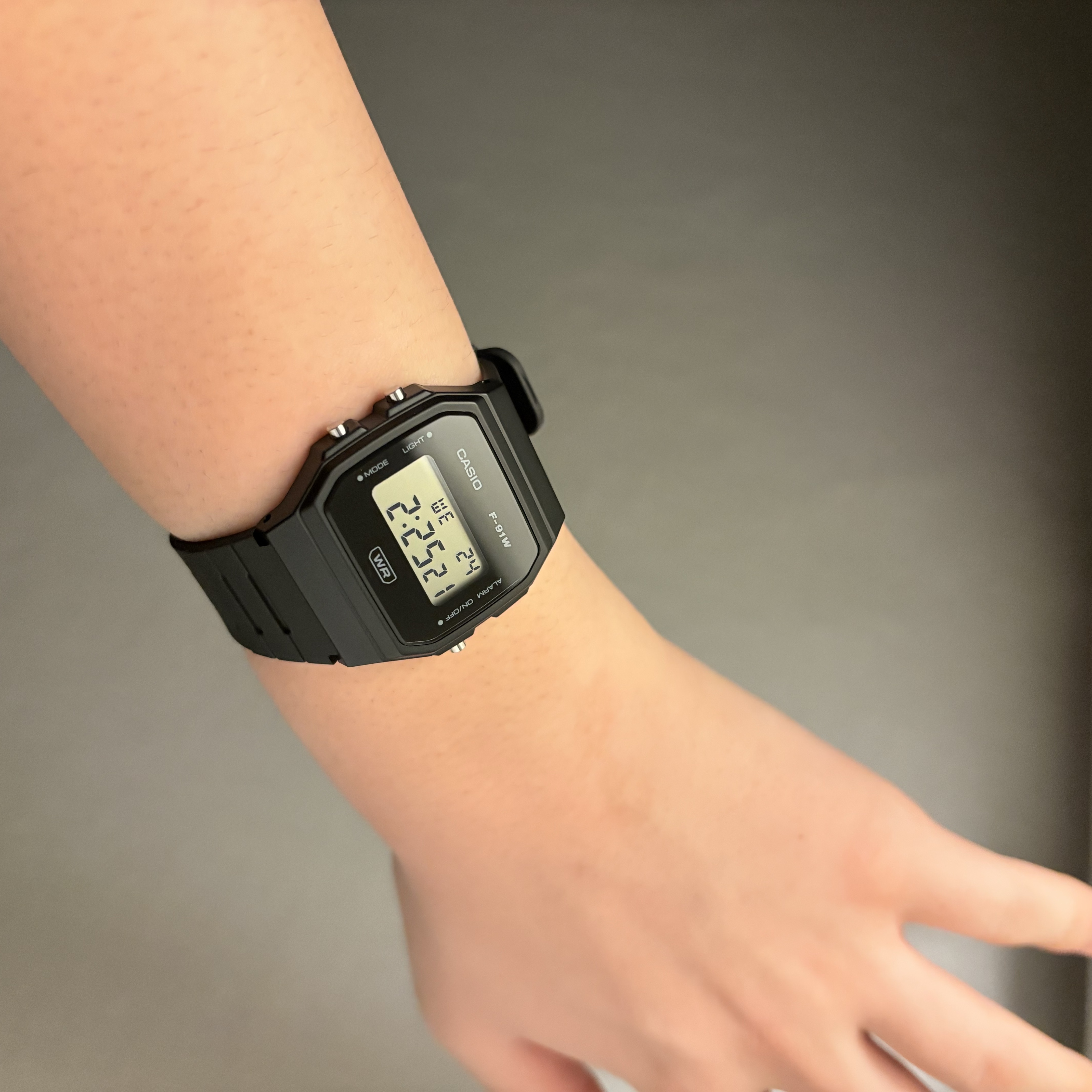 Casio F-91WB-1ADF 착용 스타일