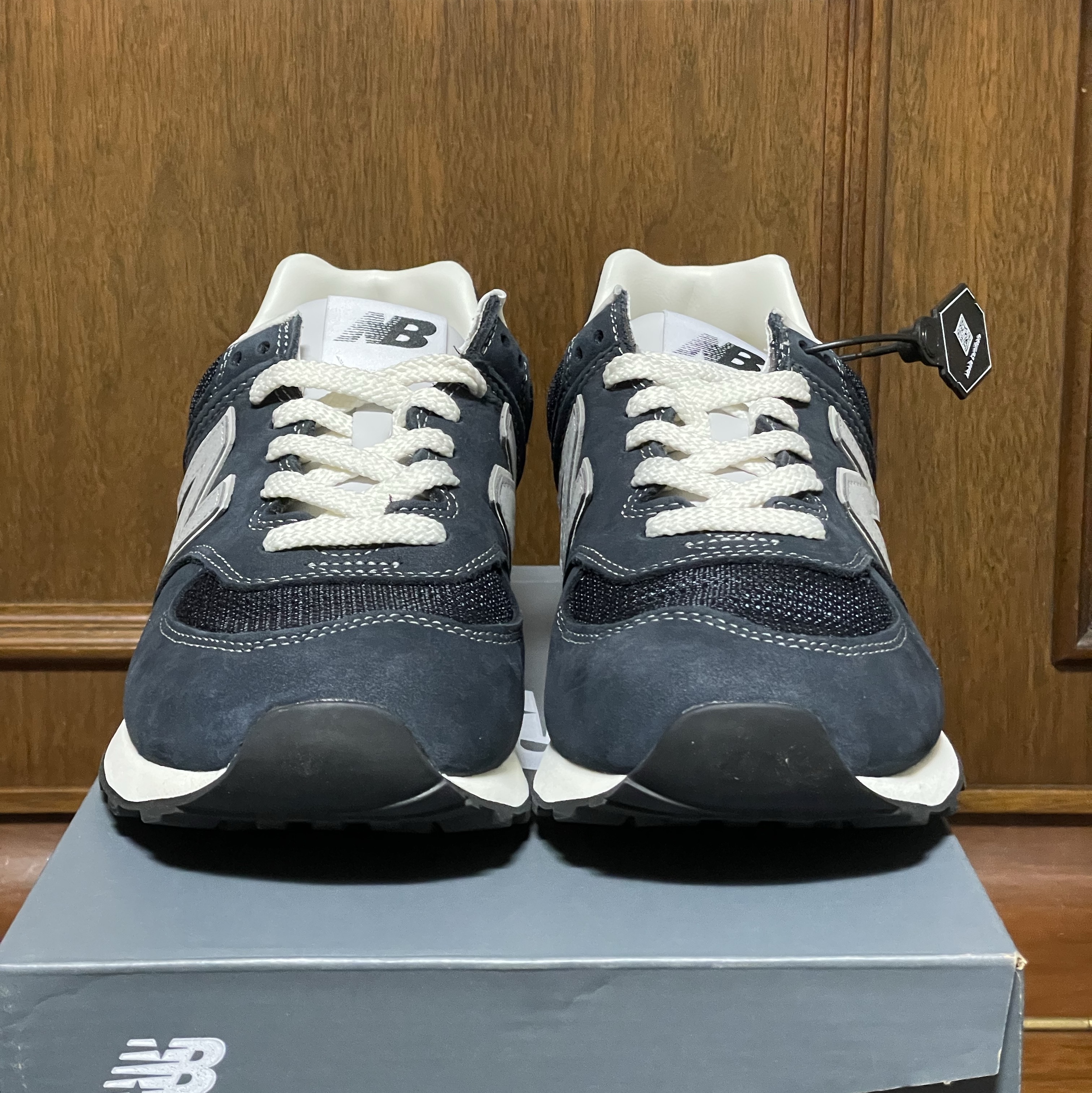 New Balance x Pottery 574 Premium Hard Navy 착용 스타일 - 2
