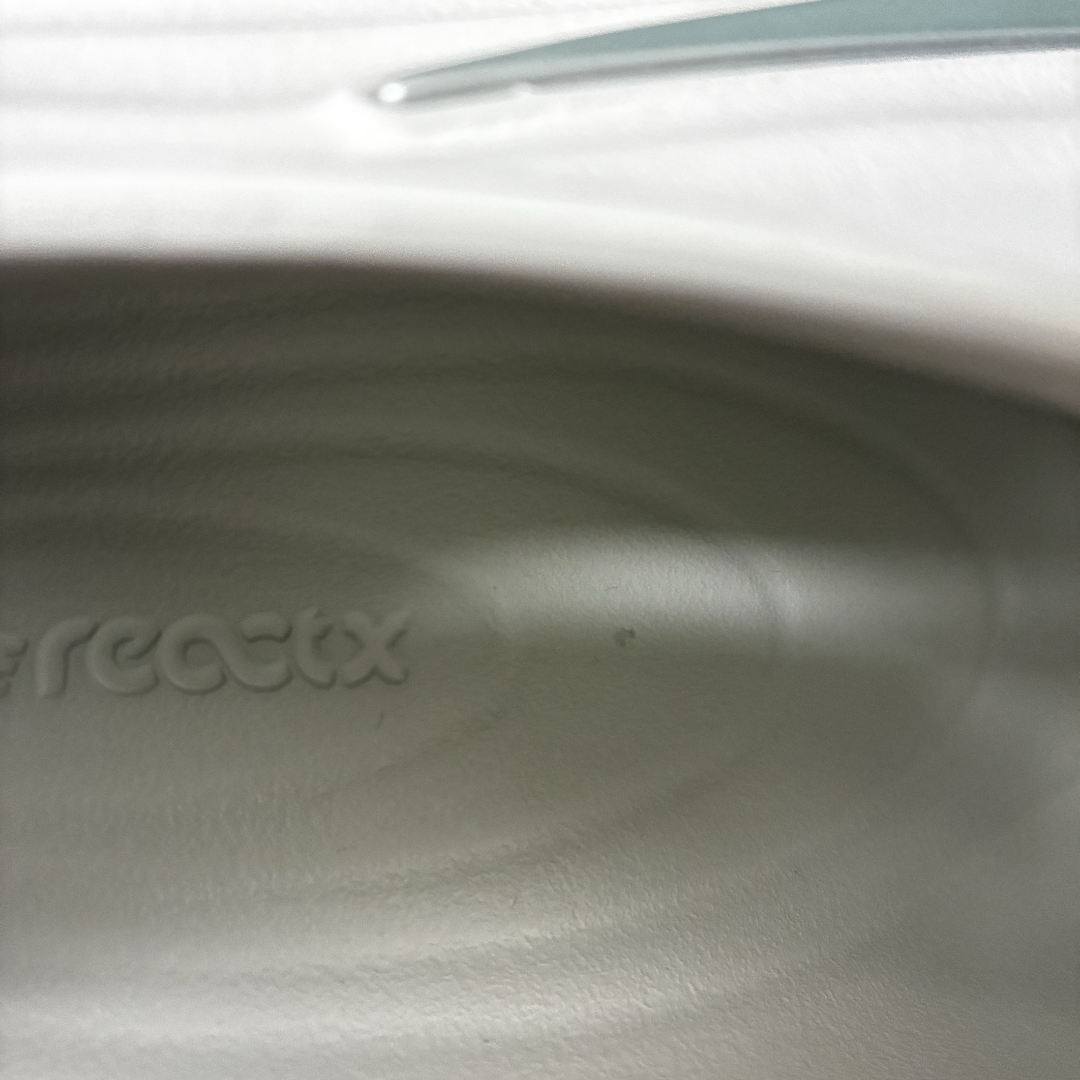 Nike ReactX Rejuven8 Spruce Aura Light Silver 착용 스타일 - 2
