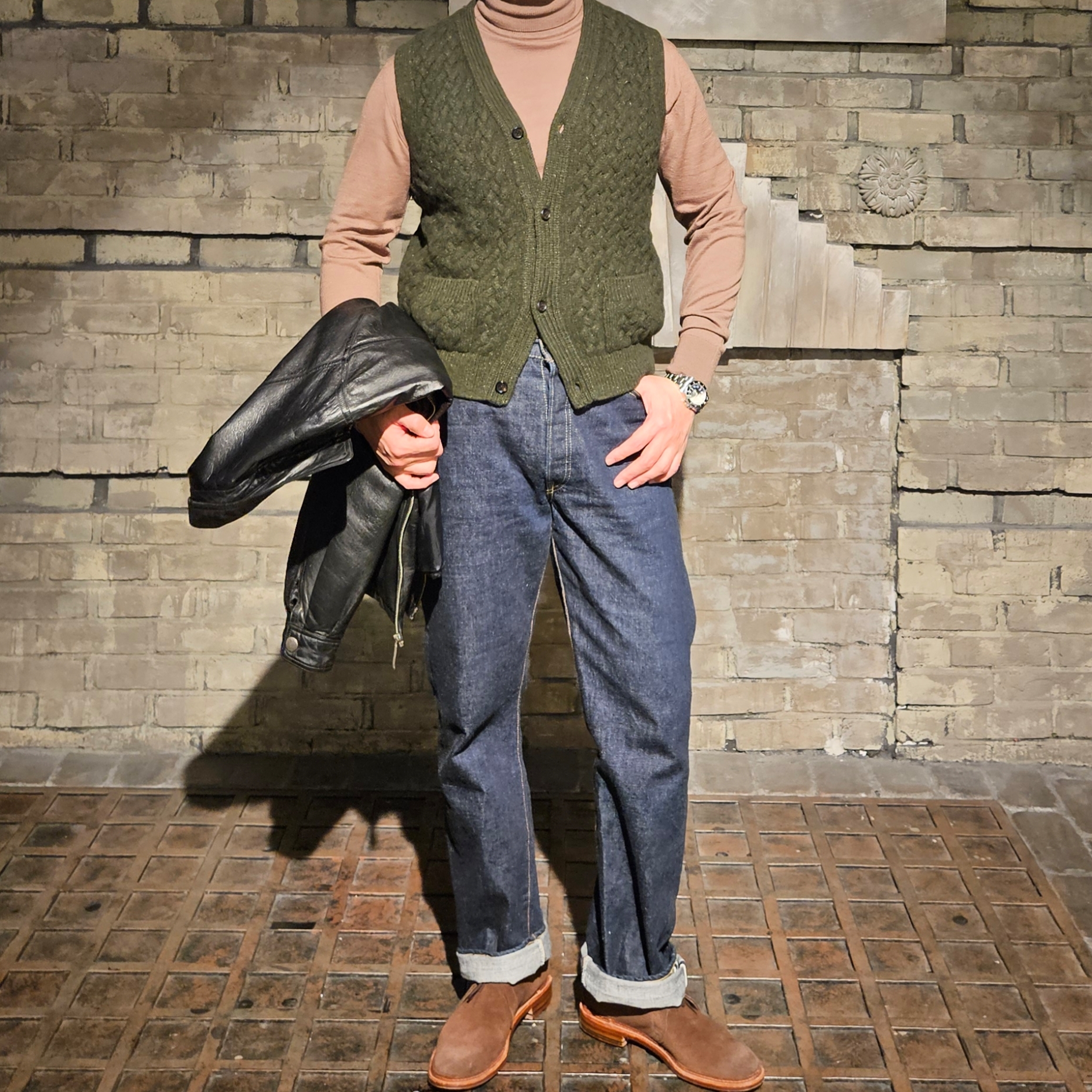 Alden 1493 Suede Unlined Chukka Boot Snuff - D, Fullcount 1101W Straight Denim One Wash Indigo Blue 착용 스타일 - 2