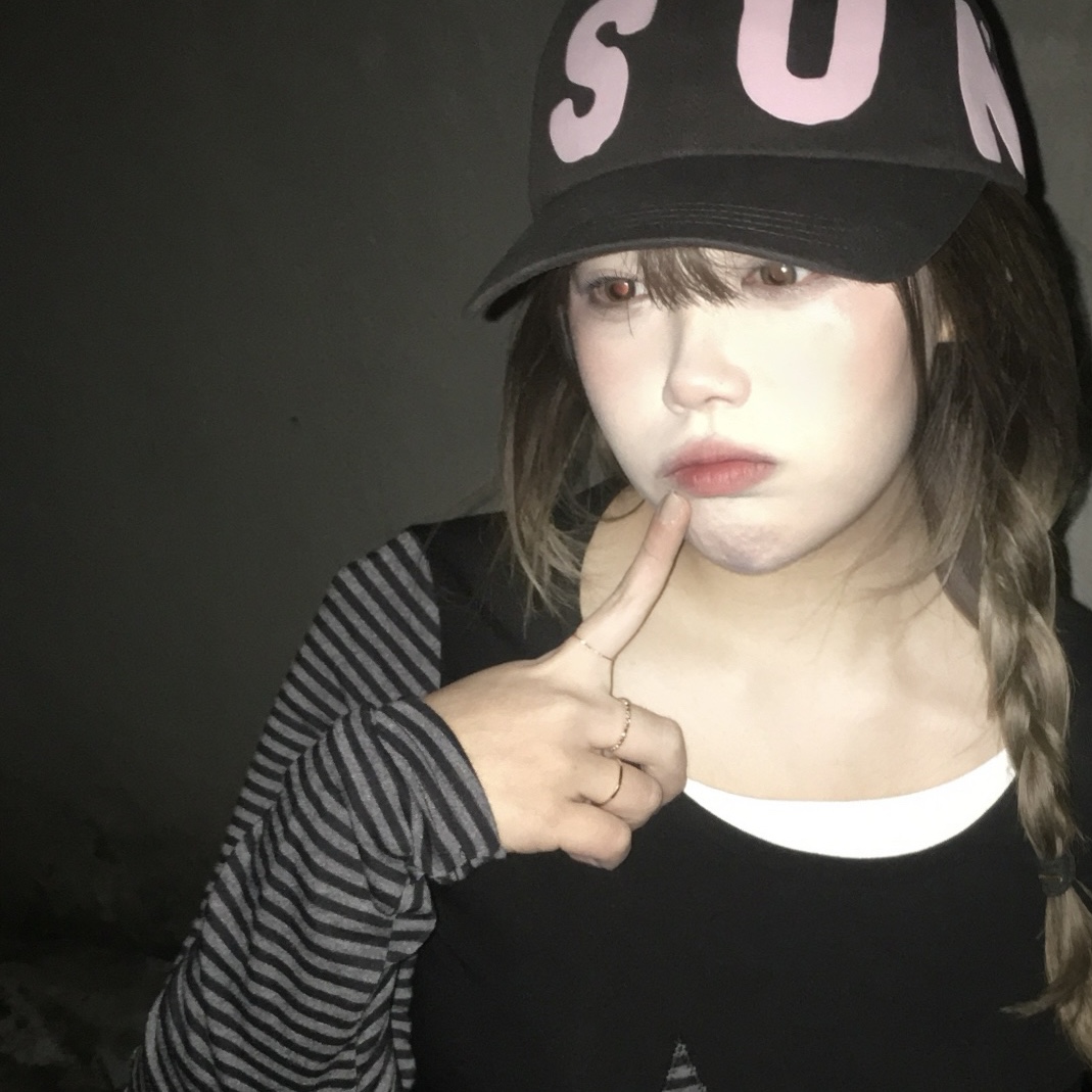 [더블적립] SUNLOVE Capital Cap Dark Brown 착용 스타일 - 5