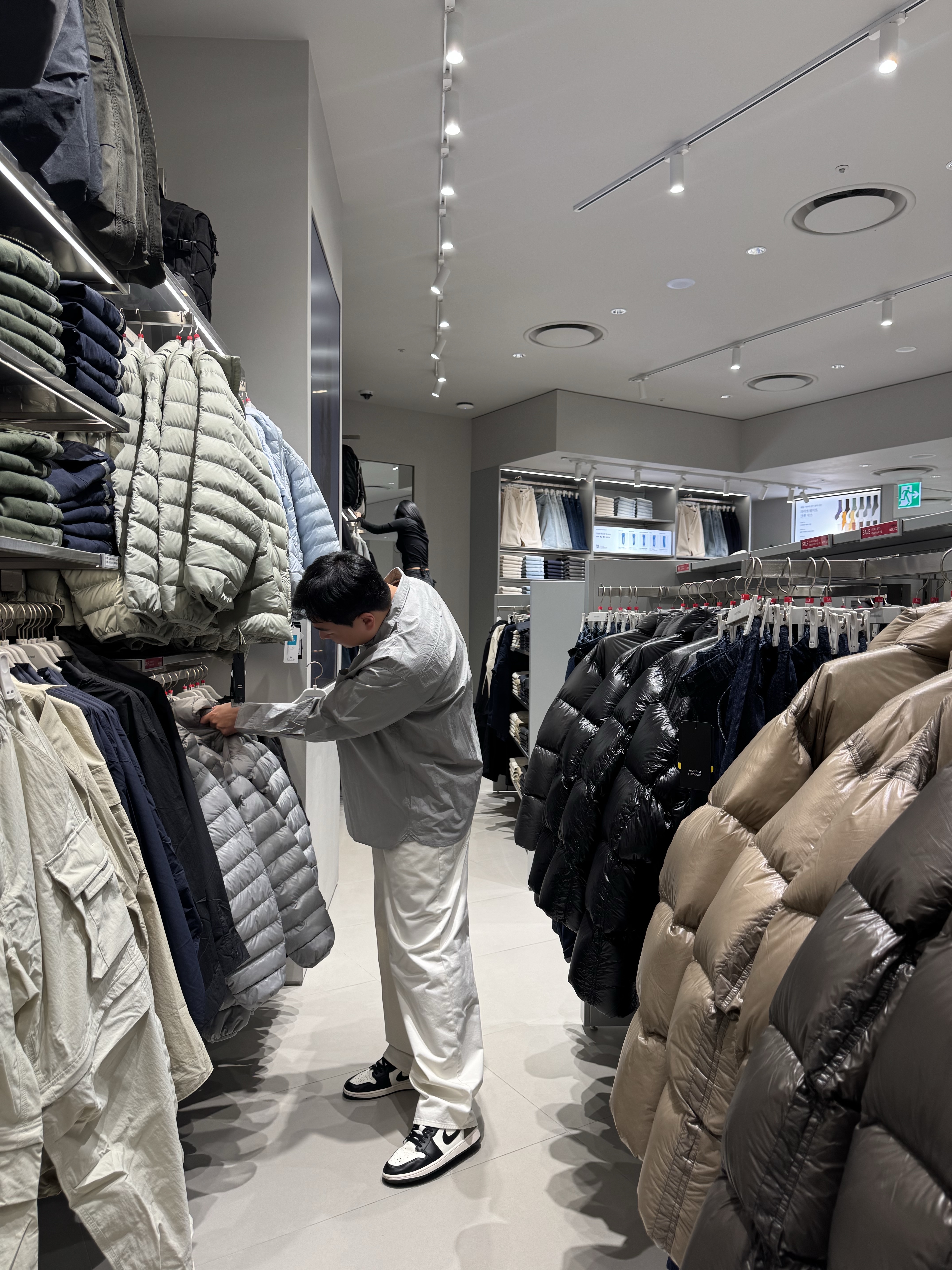 Jordan 1 Retro Low OG Mocha 착용 스타일 - 4