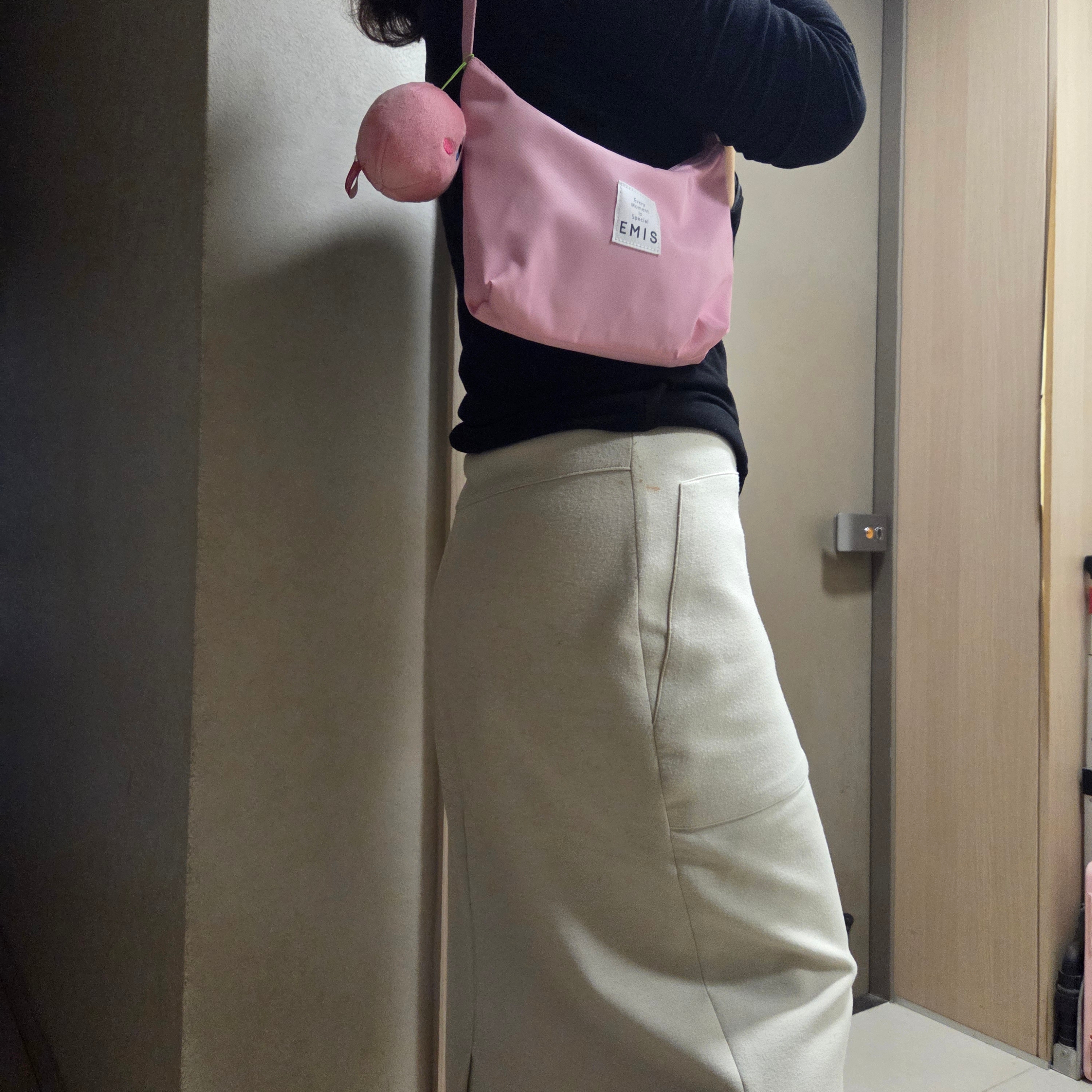 Emis Emis Hobo Bag Pink 착용 스타일