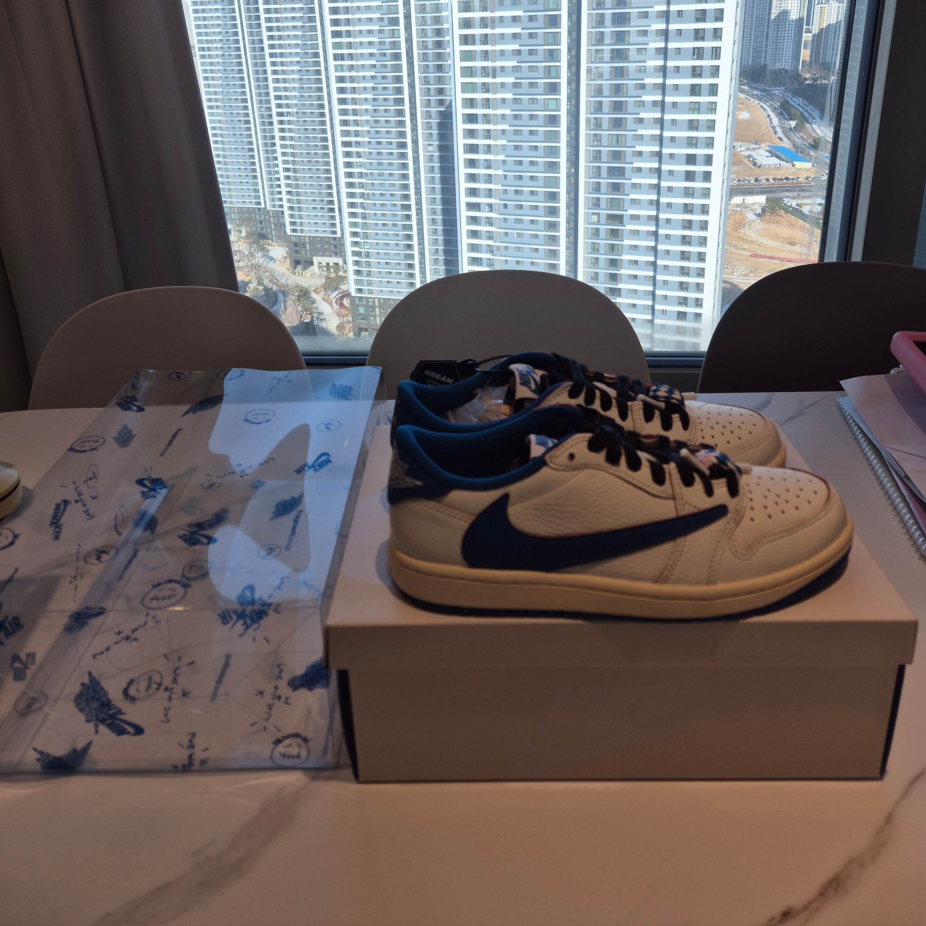 Jordan 1 x Travis Scott x Fragment Retro Low OG SP Sail Military Blue 착용 스타일 - 8